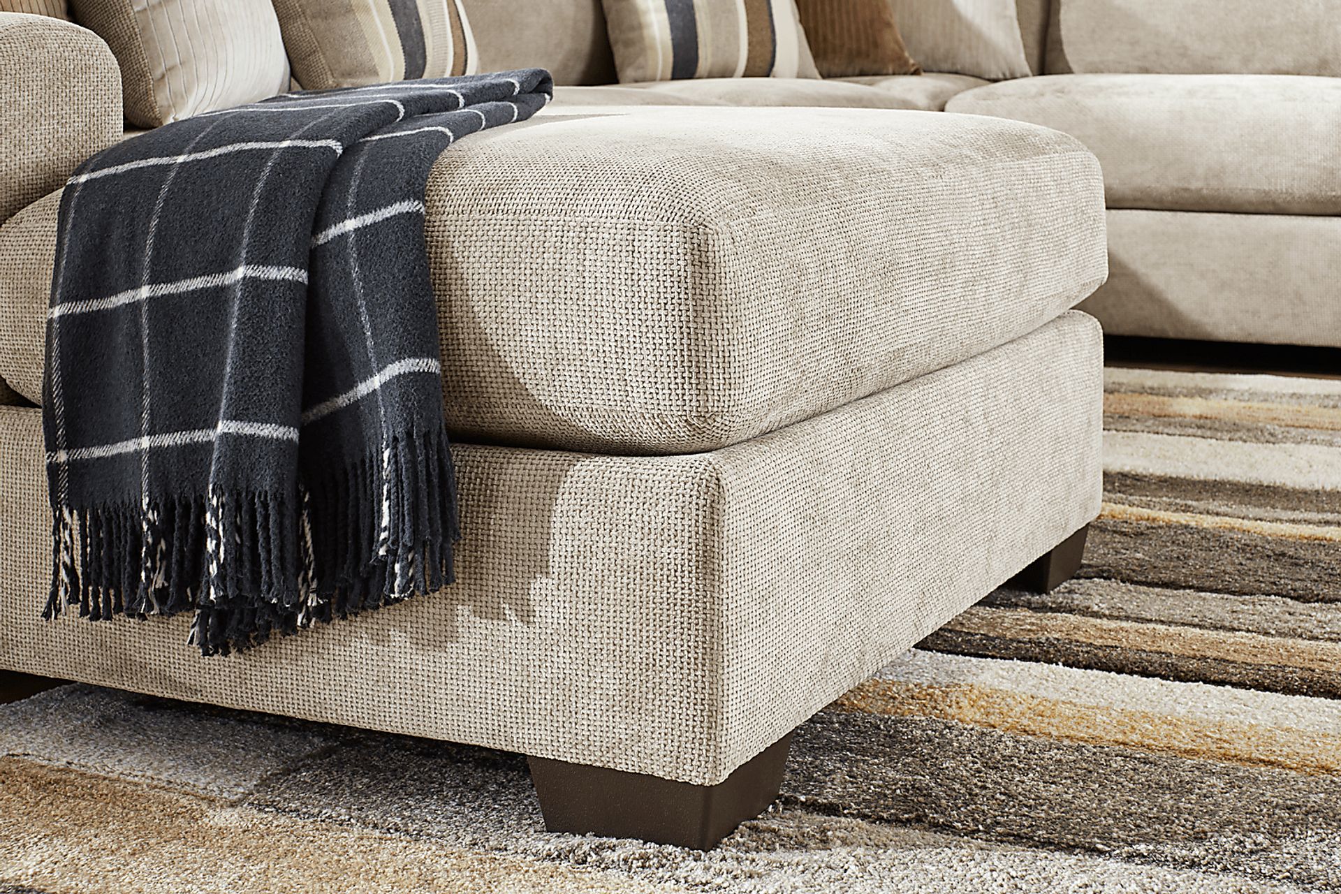 Martin Brown 3 Pc Sectional - Image 9