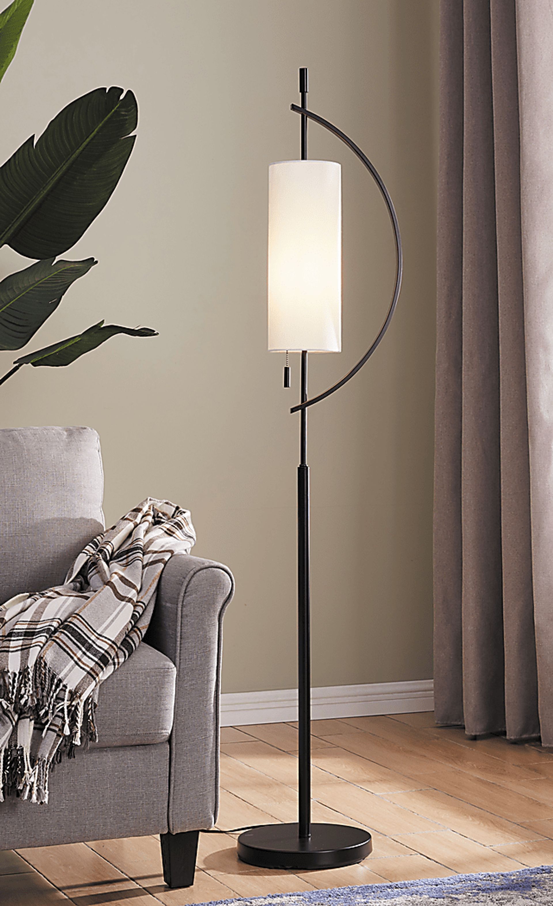 Mattei Court Black Floor Lamp - Image 3