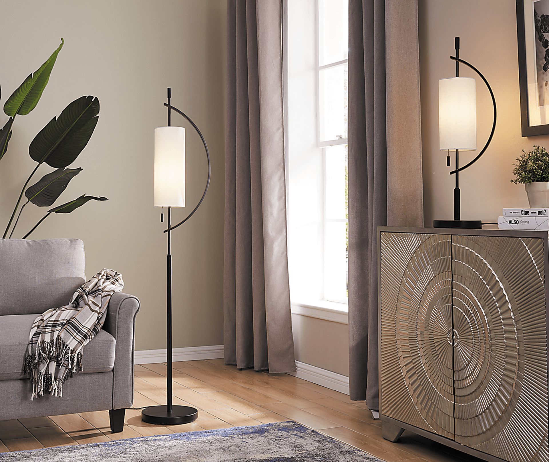 Mattei Court Black Floor Lamp - Image 4