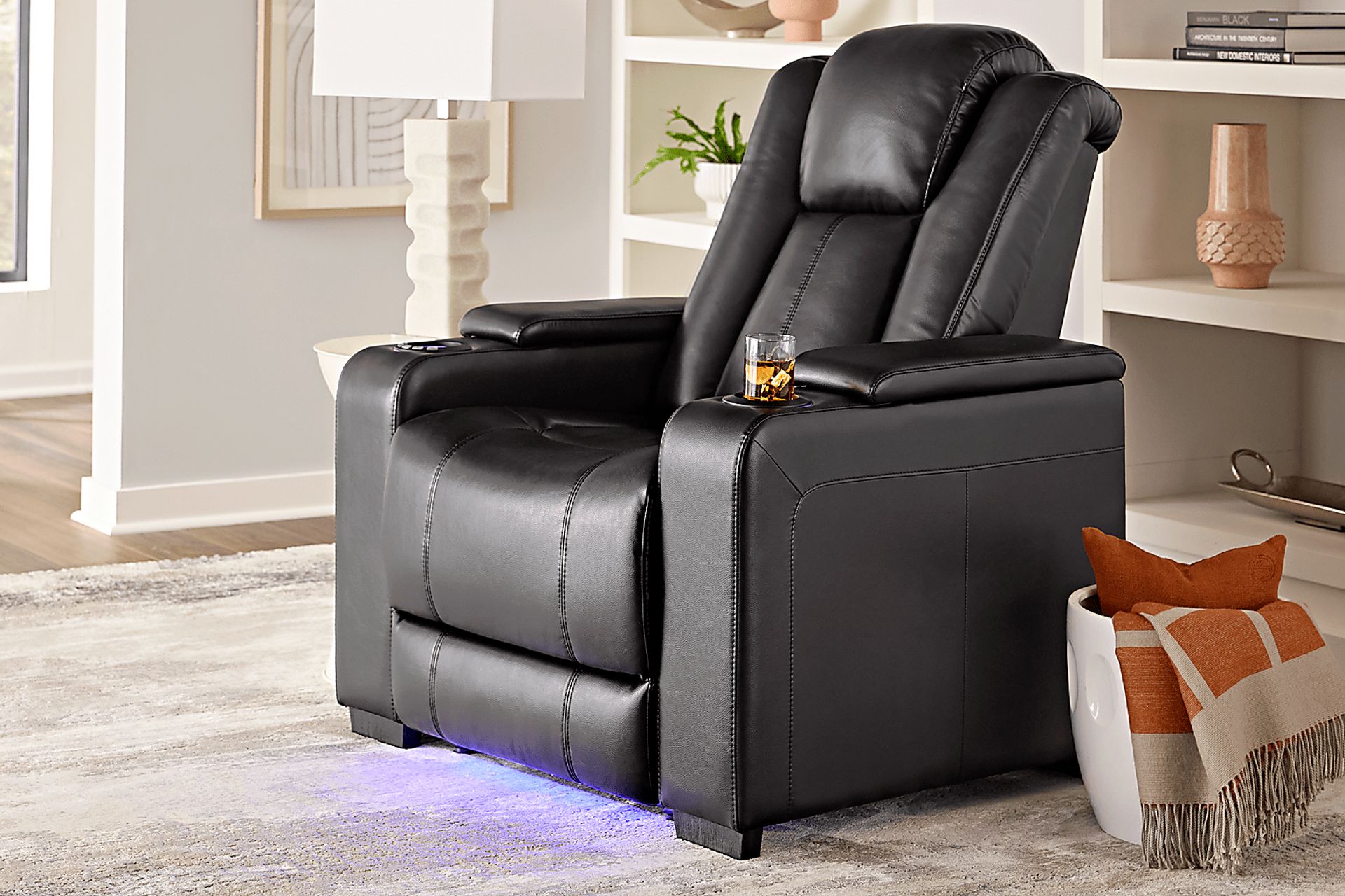 Maverick Black Dual Power Recliner - Image 3