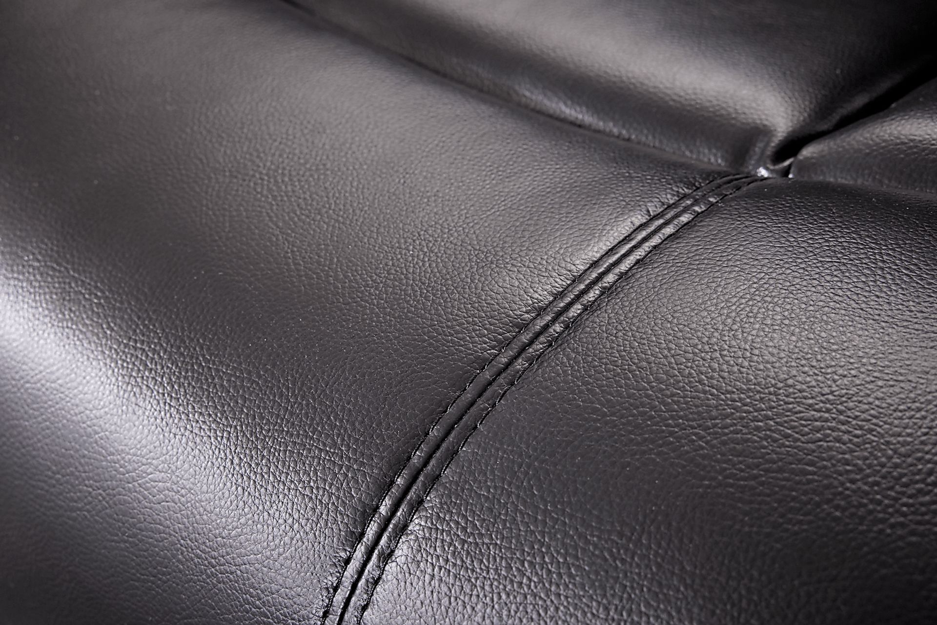 Maverick Black Dual Power Recliner - Image 6