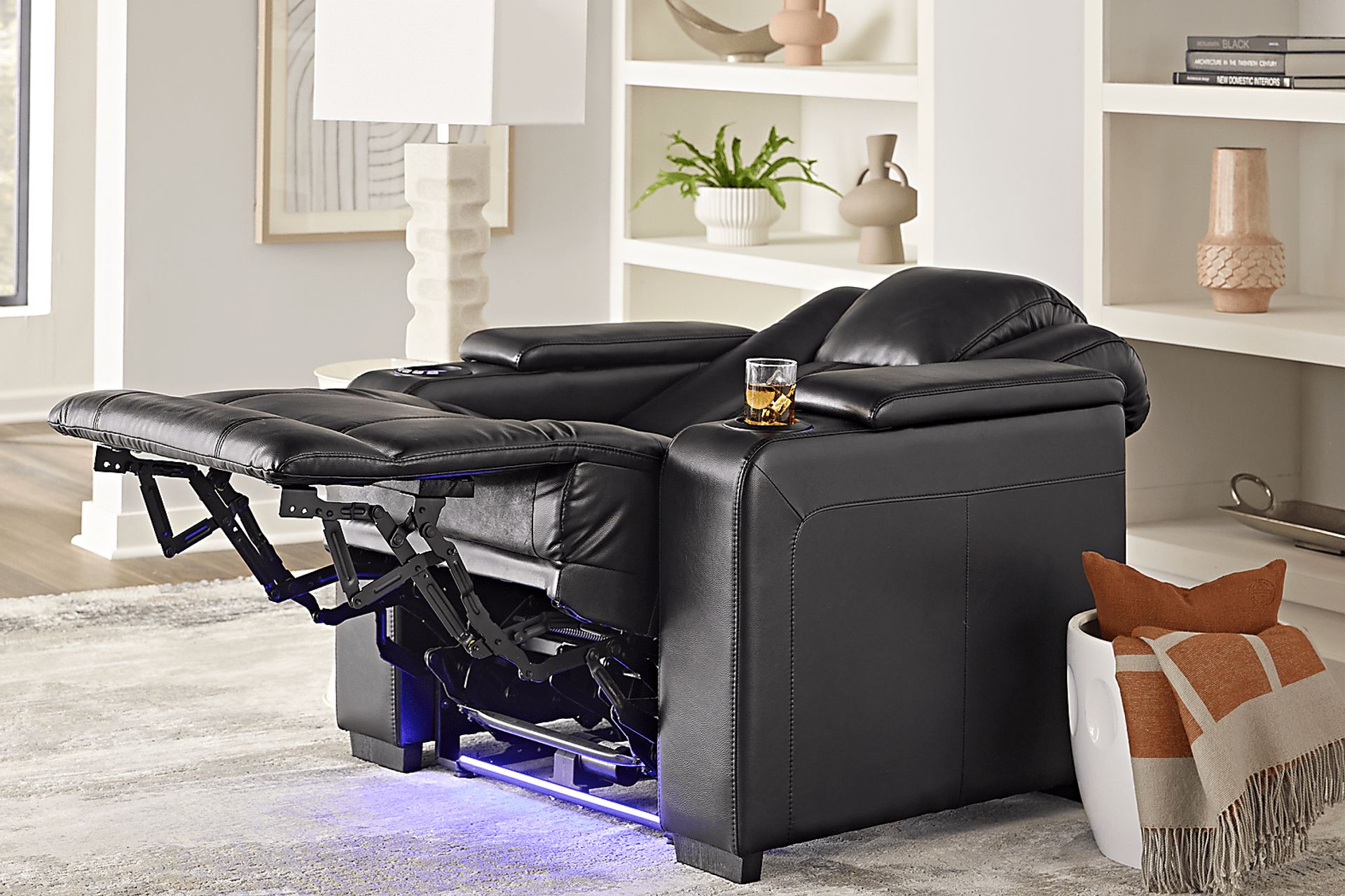 Maverick Black Dual Power Recliner - Image 8