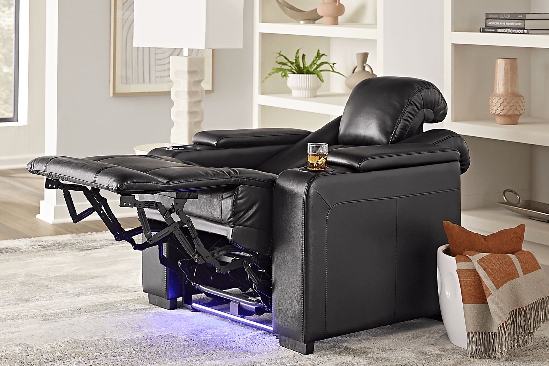 Maverick Black Dual Power Recliner - Image 9