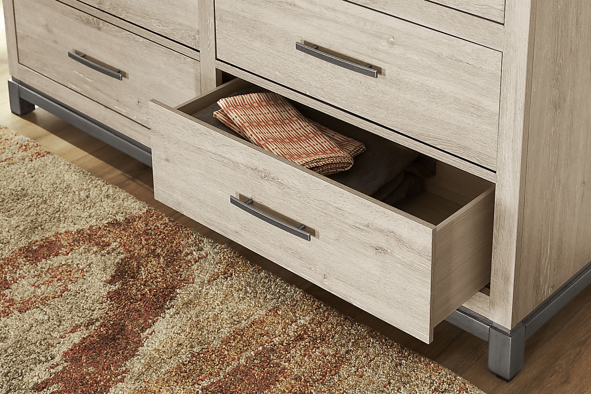 Maxton Place Natural 7 Pc Queen Bedroom - Image 7