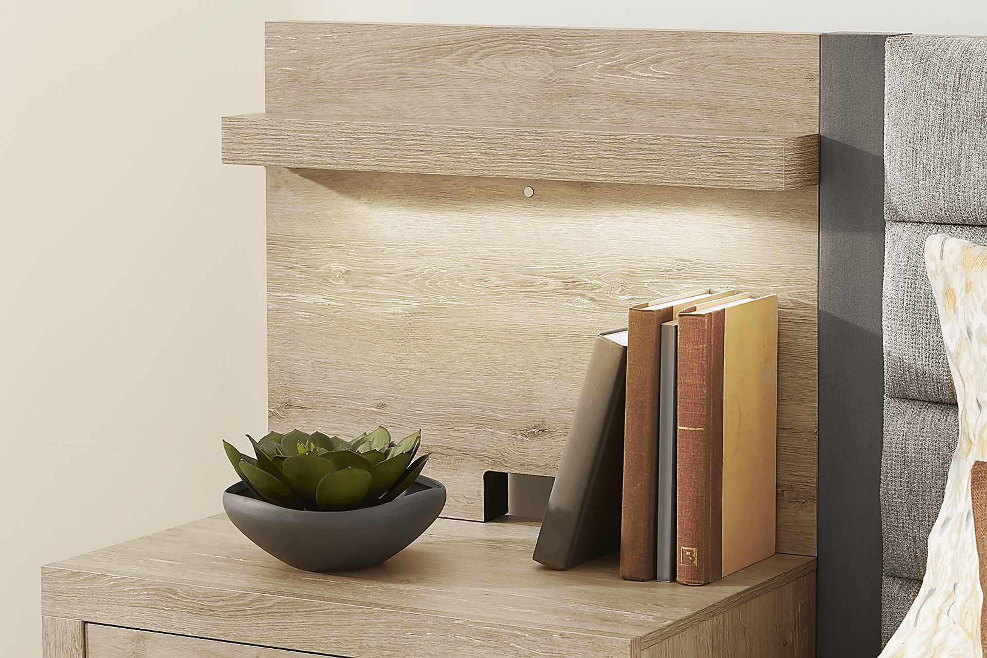 Maxton Place Natural 7 Pc Queen Bedroom - Image 6