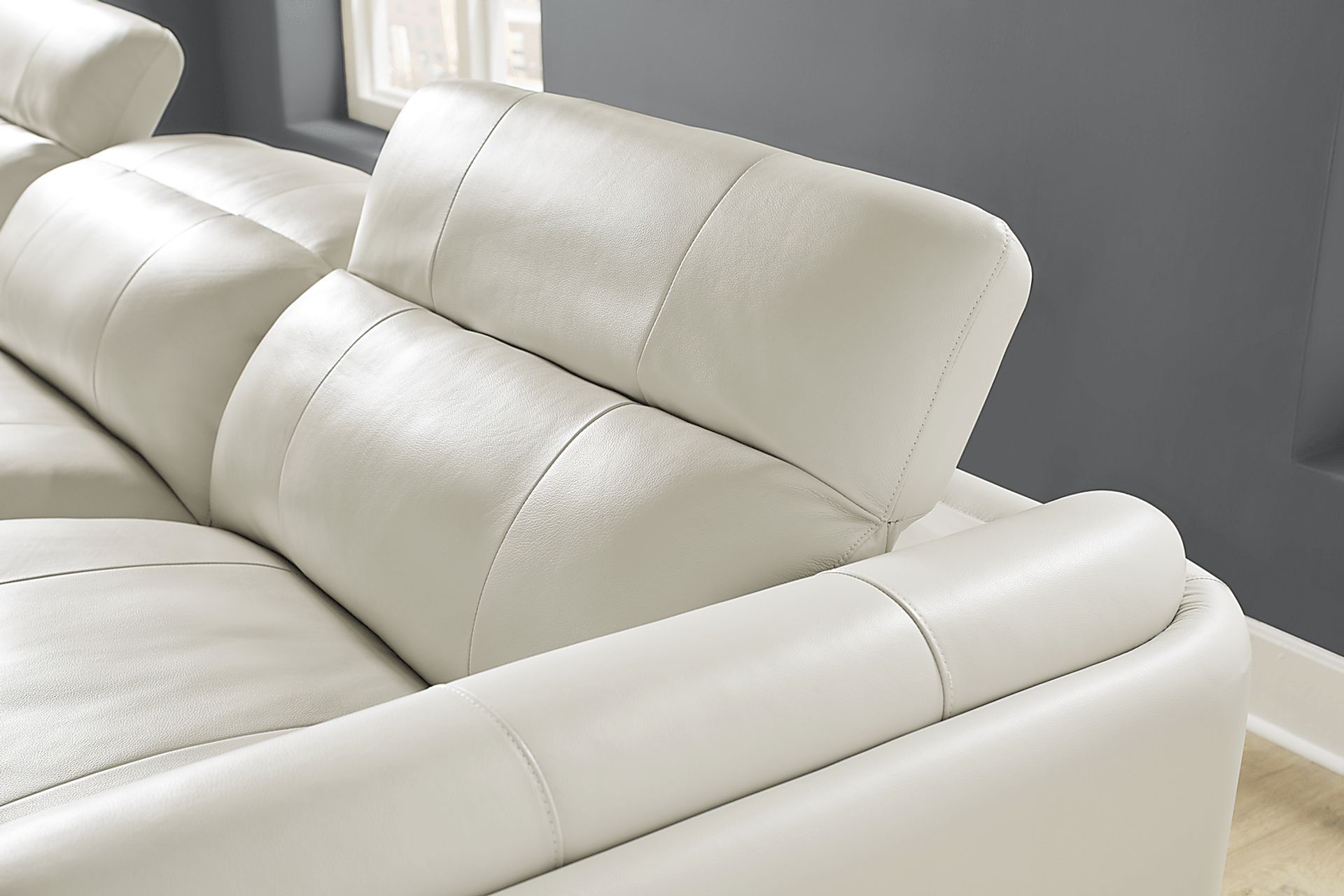 Meridien Ice Leather 6 Pc Dual Power Reclining Sectional - Image 4