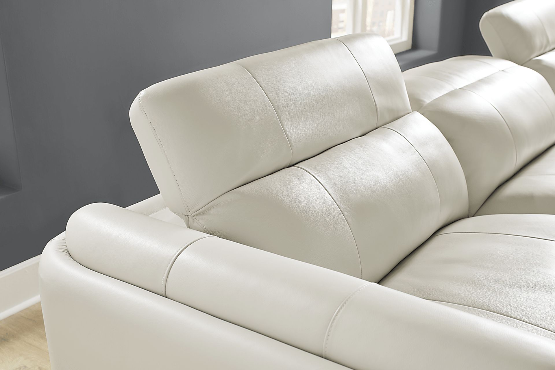 Meridien Ice Leather 6 Pc Dual Power Reclining Sectional - Image 4