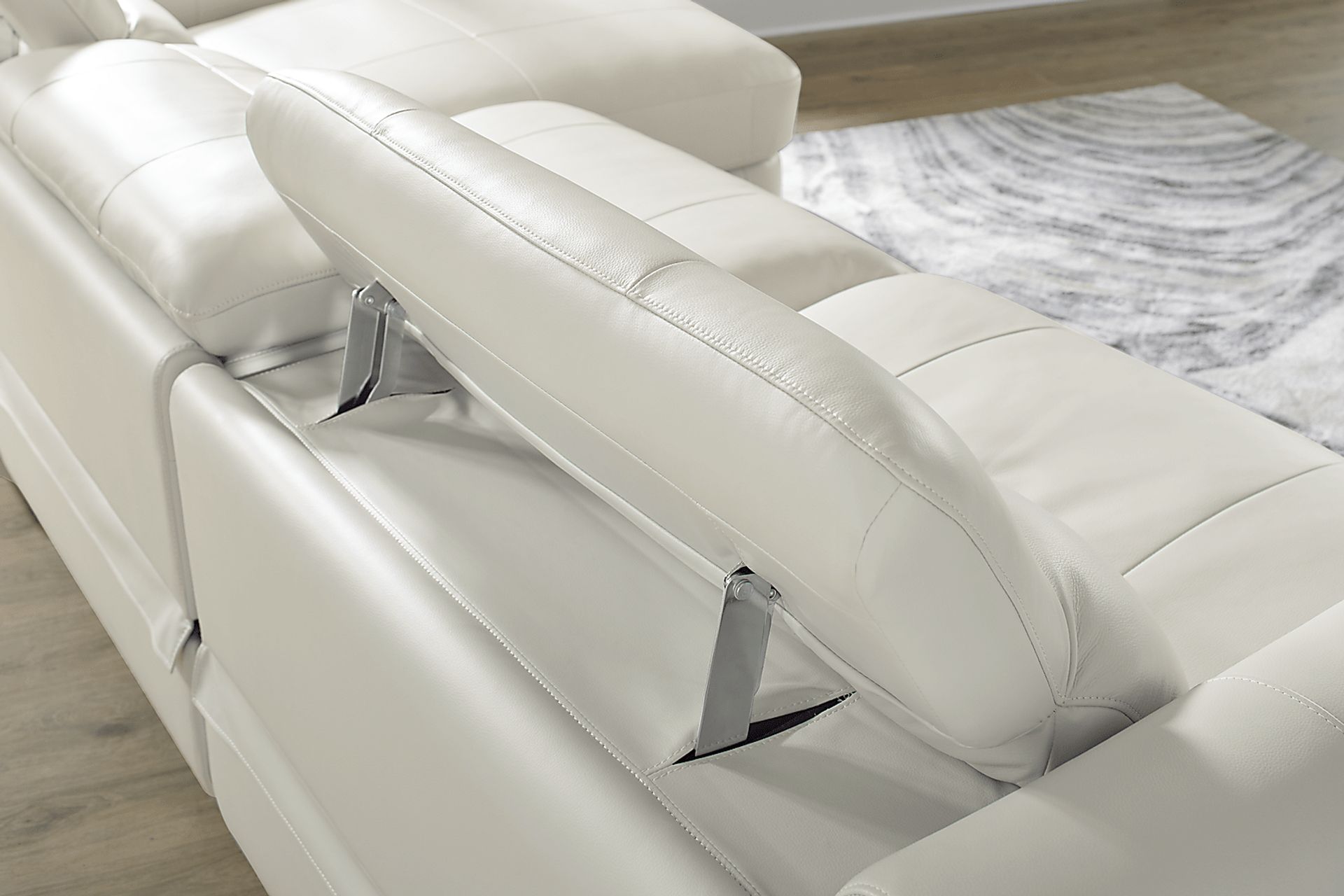 Meridien Ice Leather 6 Pc Dual Power Reclining Sectional - Image 5