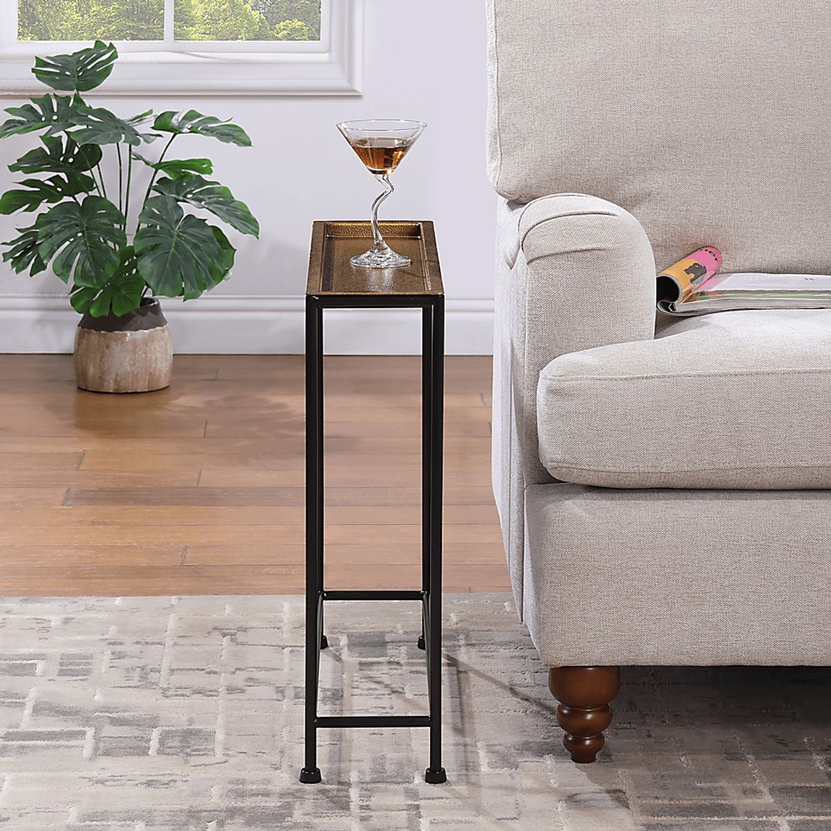 Metia Black Accent Tbale | Rooms to Go