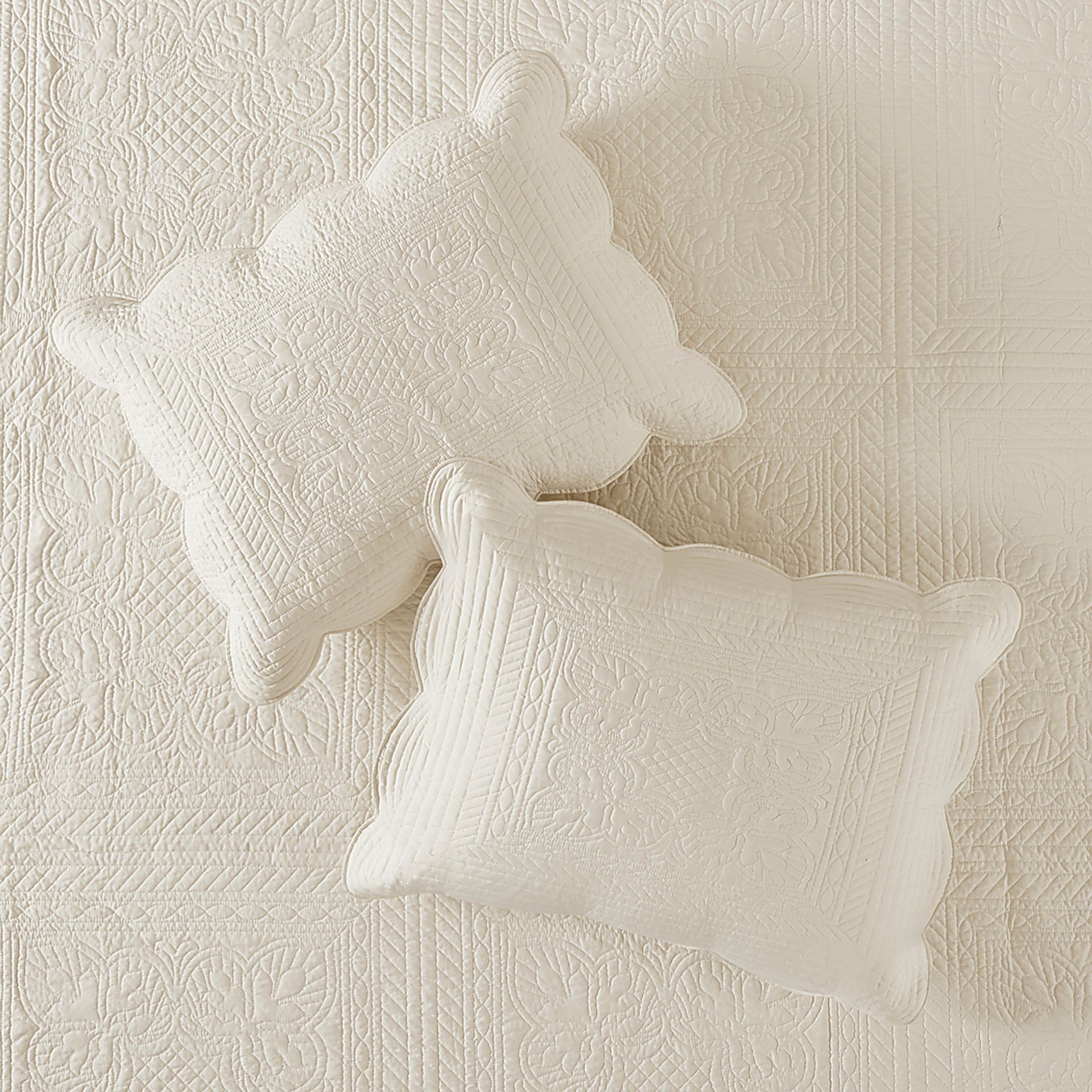 Midean Cream 3 Pc King Coverlet Set - Image 4