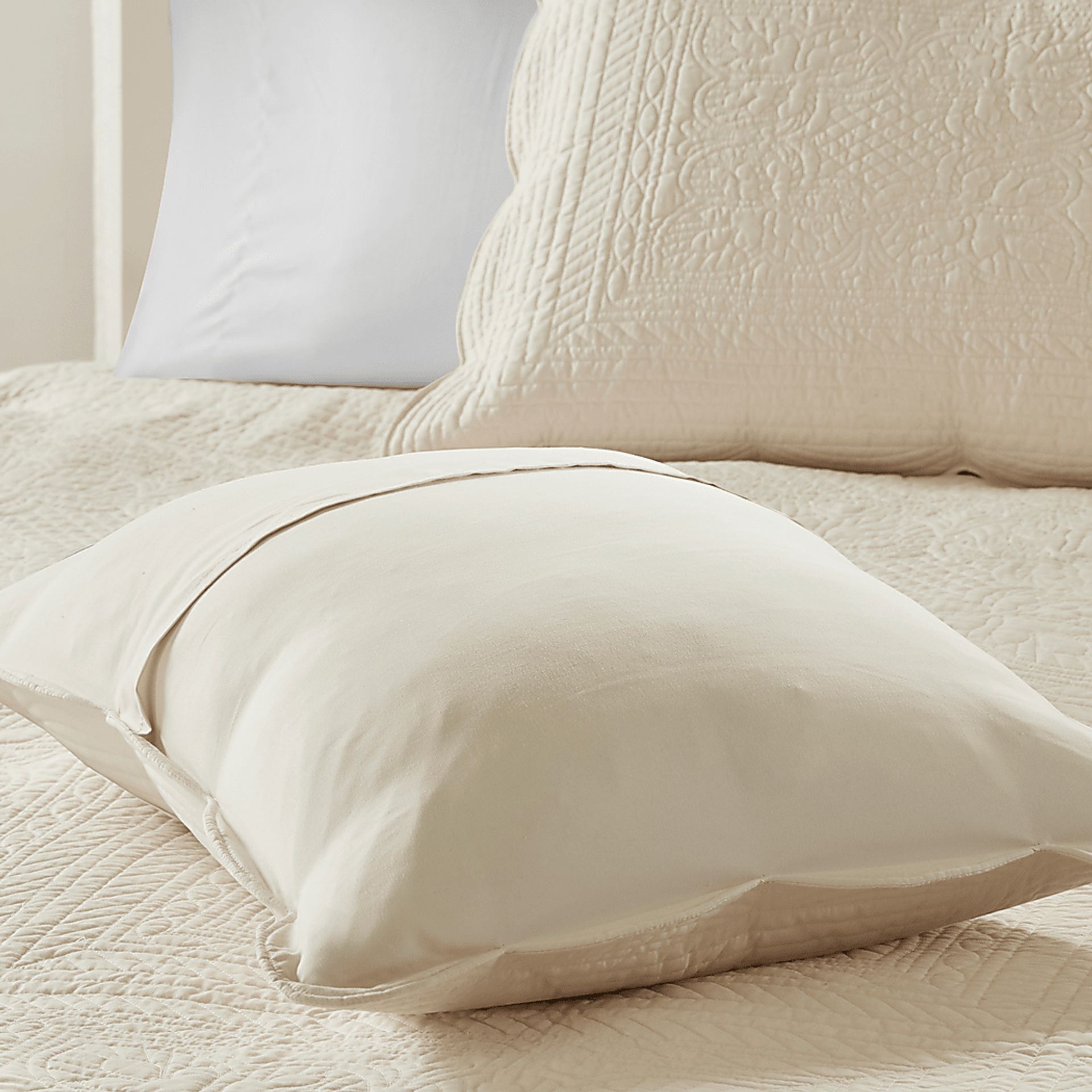 Midean Cream 3 Pc King Coverlet Set - Image 6