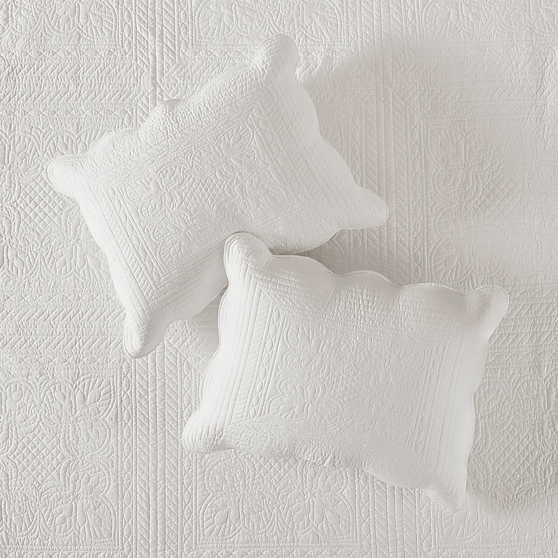 Midean White 3 Pc Queen Coverlet Set - Image 4