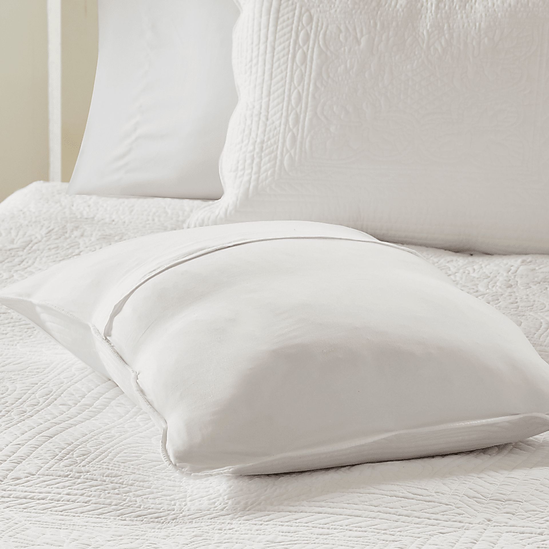 Midean White 3 Pc Queen Coverlet Set - Image 6