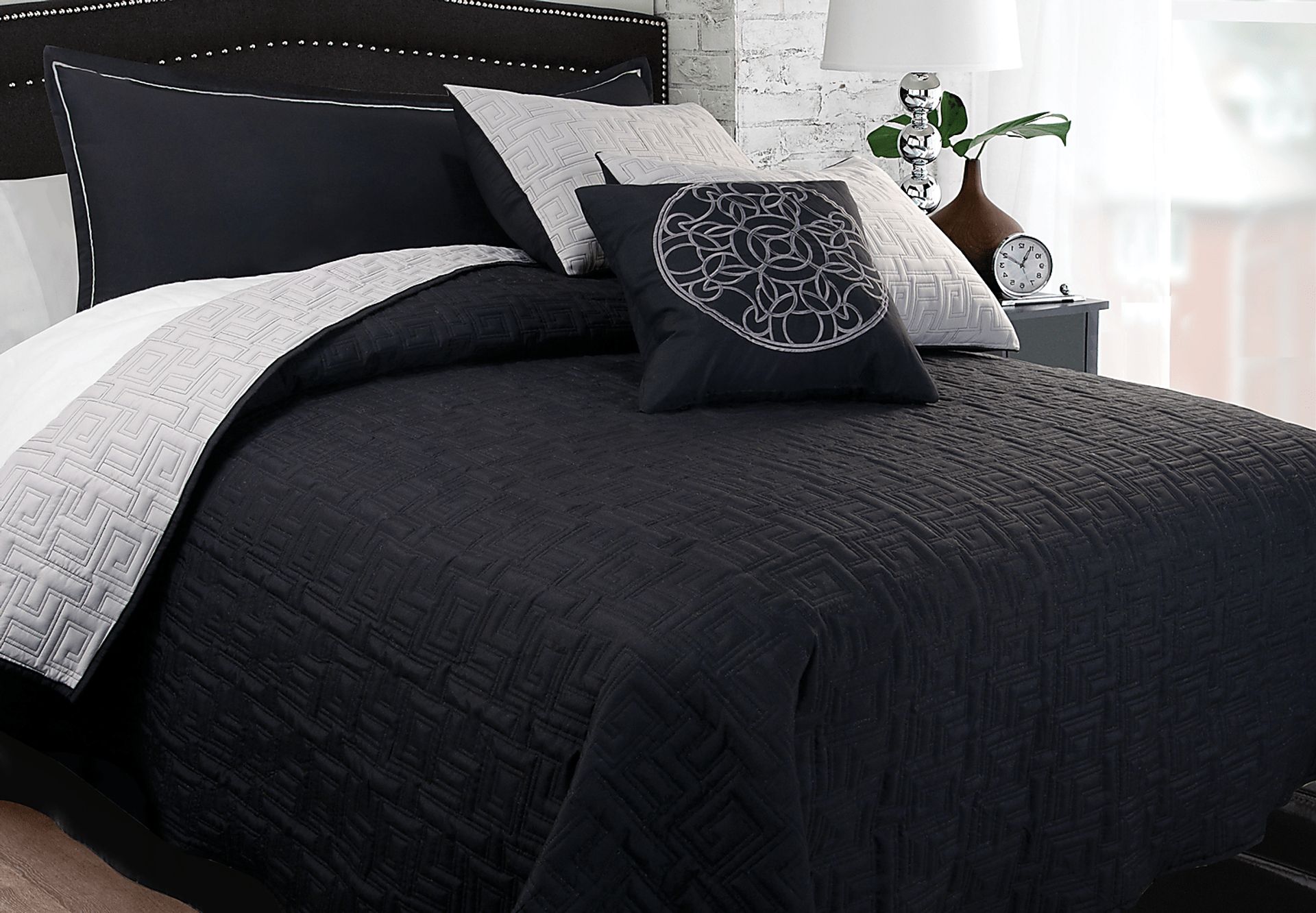 Milla Black 5 Pc Queen Coverlet Set - Image 1