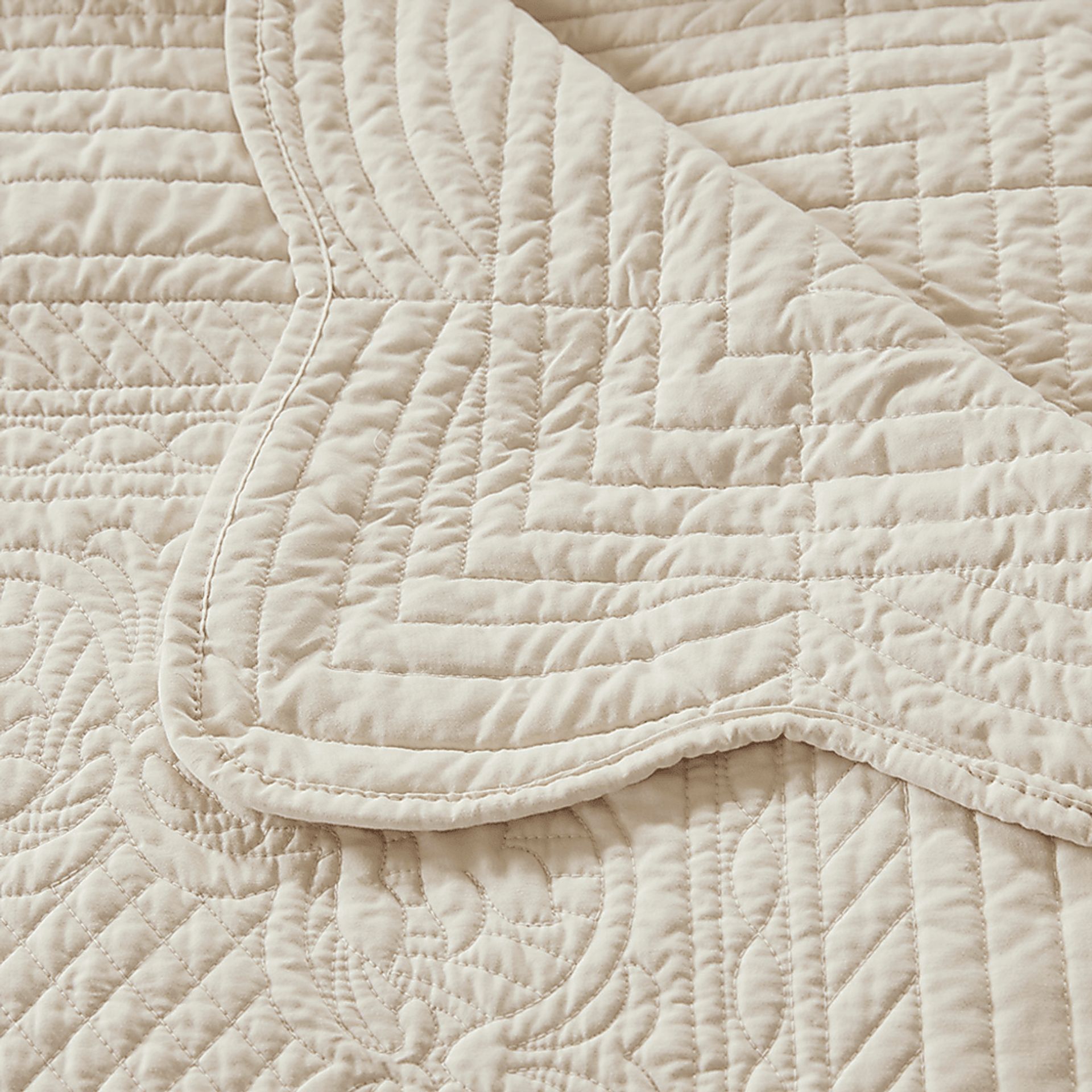 Millaudon Cream Throw Blanket - Image 3
