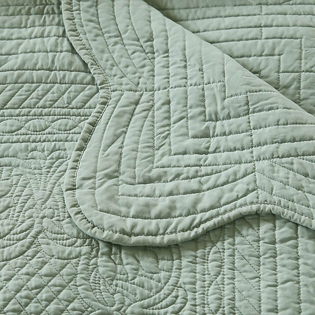 Millaudon Seafoam Green Microfiber,Polyester Throw | Rooms to Go