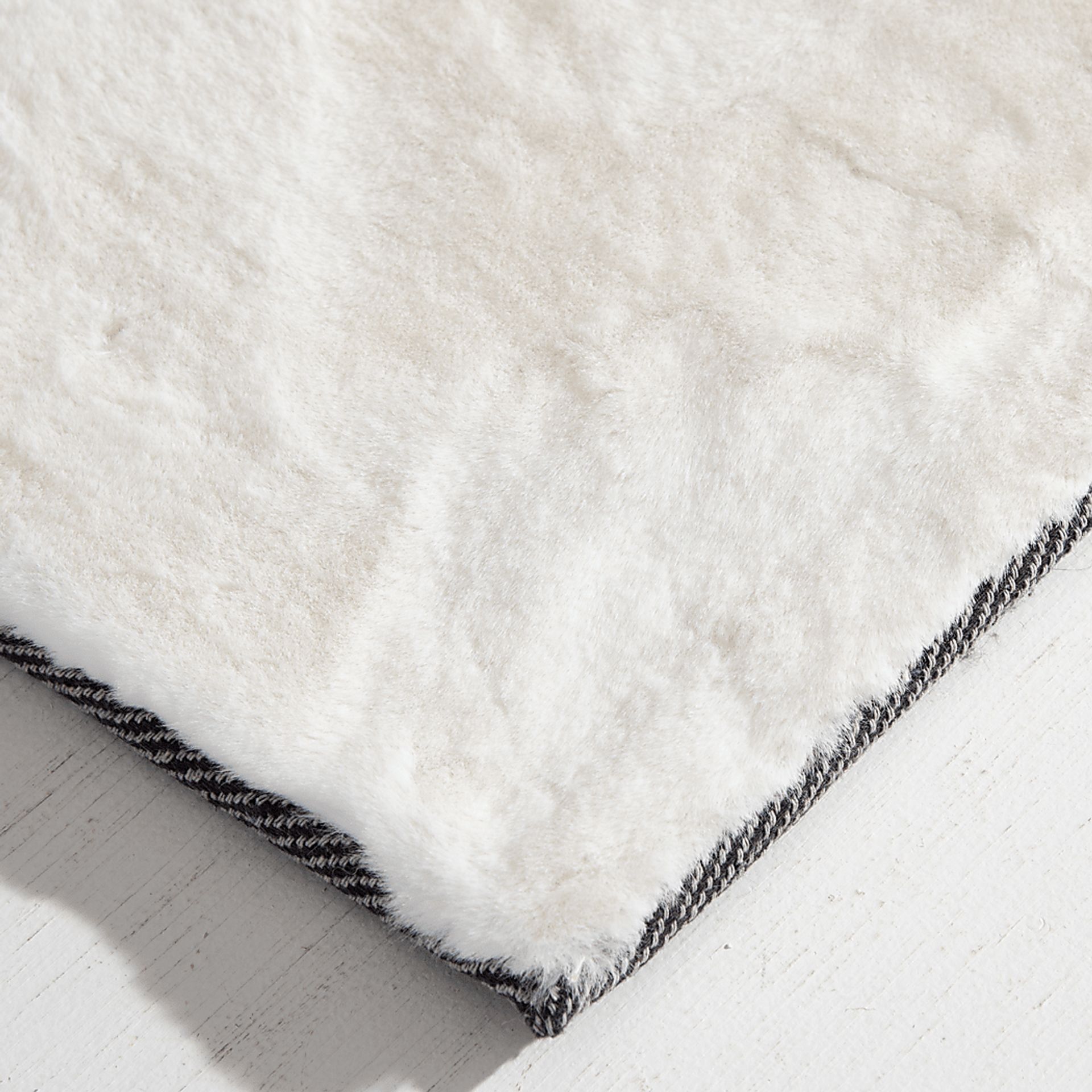 Minky-Moe Ivory 5' x 7' Rug - Image 2