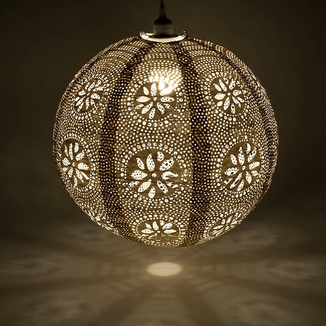 Mino Oaks Outdoor Cream Lantern - Thumbnail - Image 10