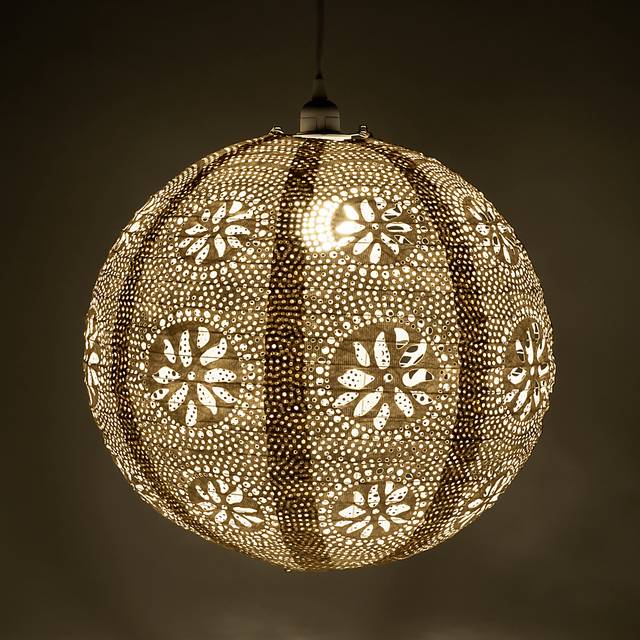 Mino Oaks Outdoor Cream Lantern - Thumbnail - Image 9