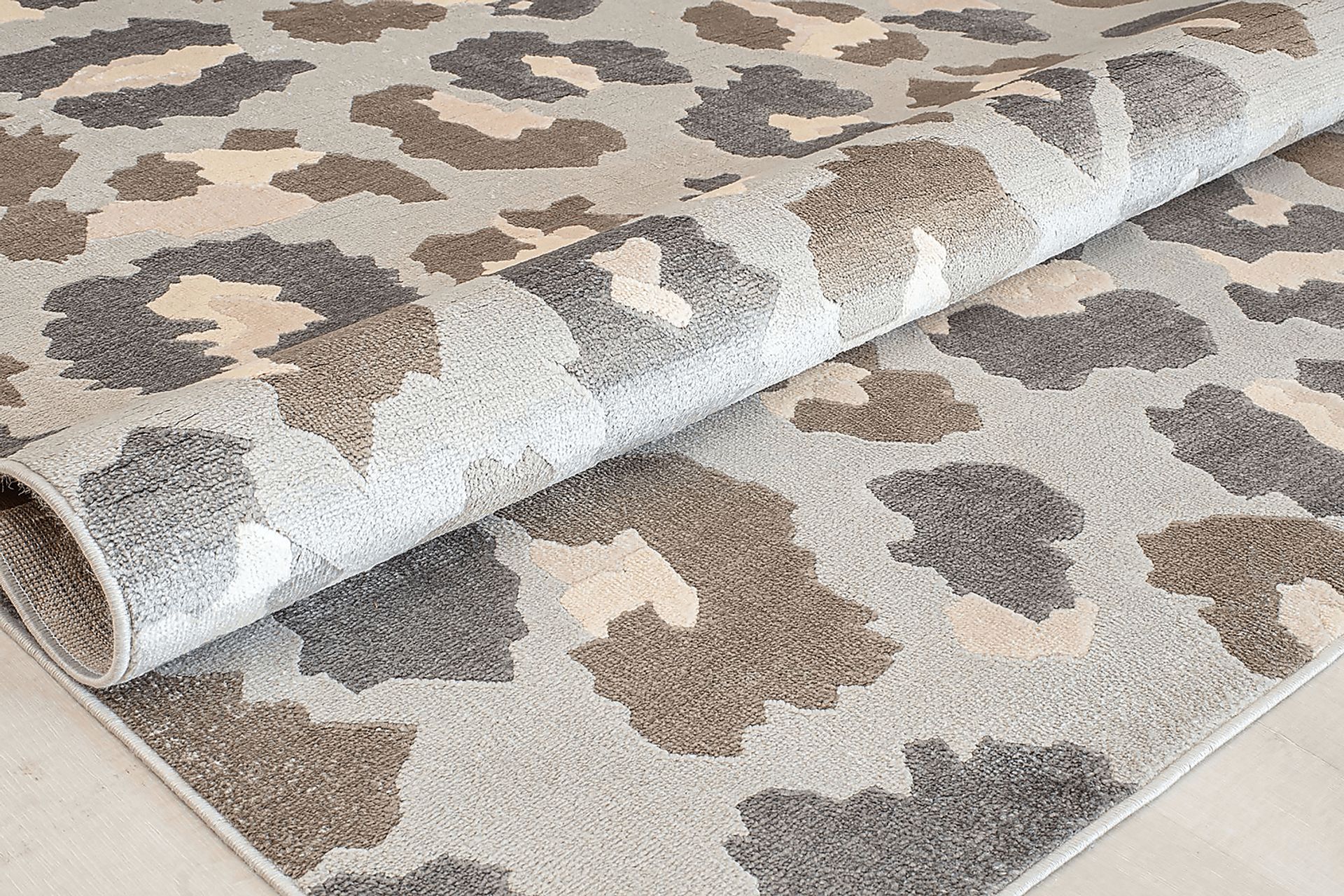 Minoro Gray 5' x 7' Rug - Image 3