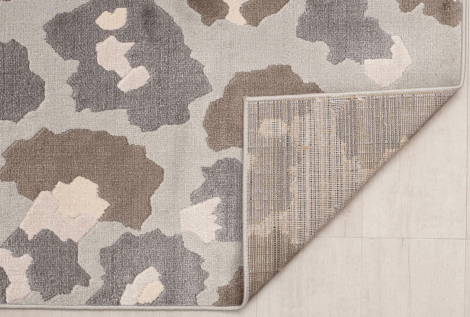 Minoro Gray 5' x 7' Rug - Image 4
