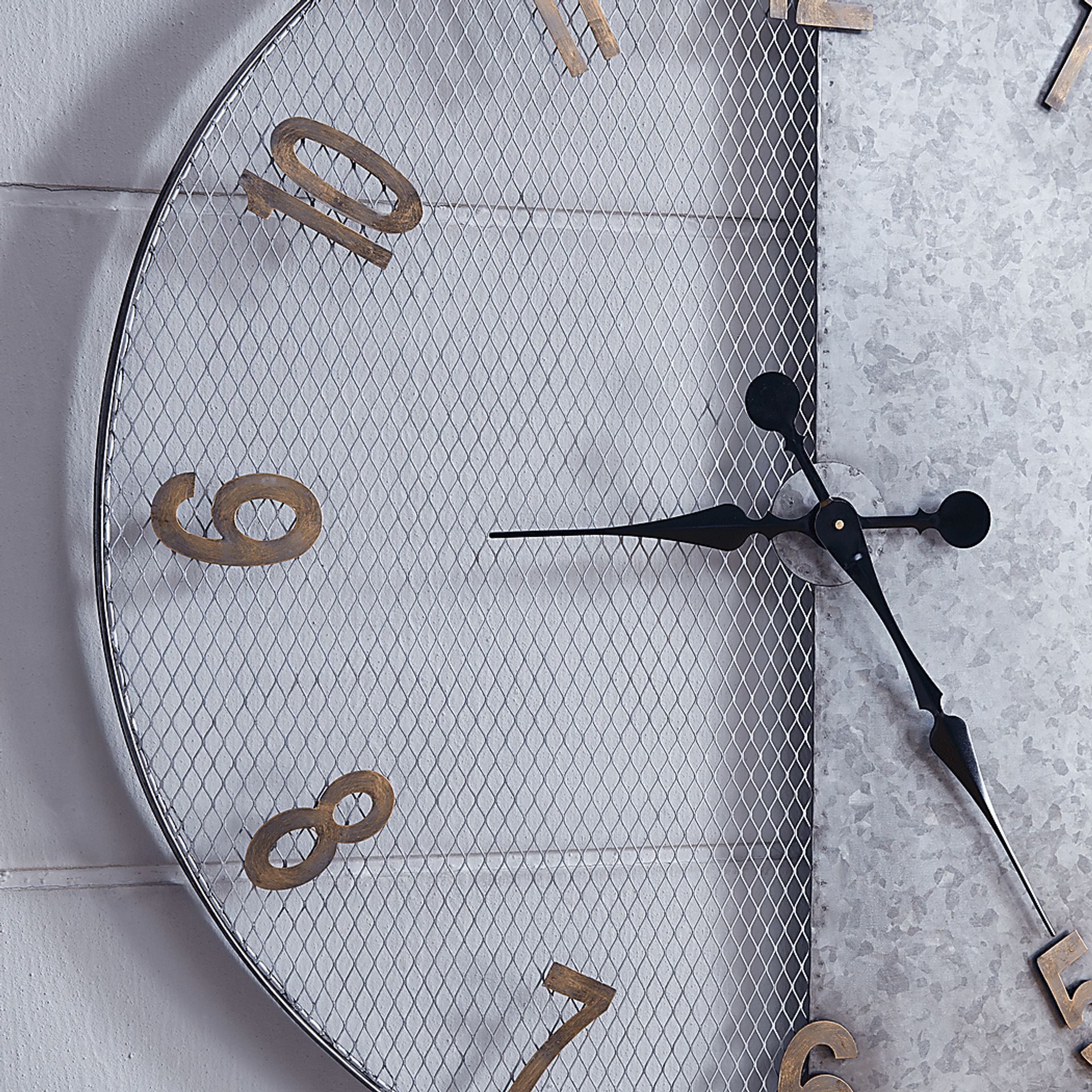 Misroon Gray Clock - Image 4