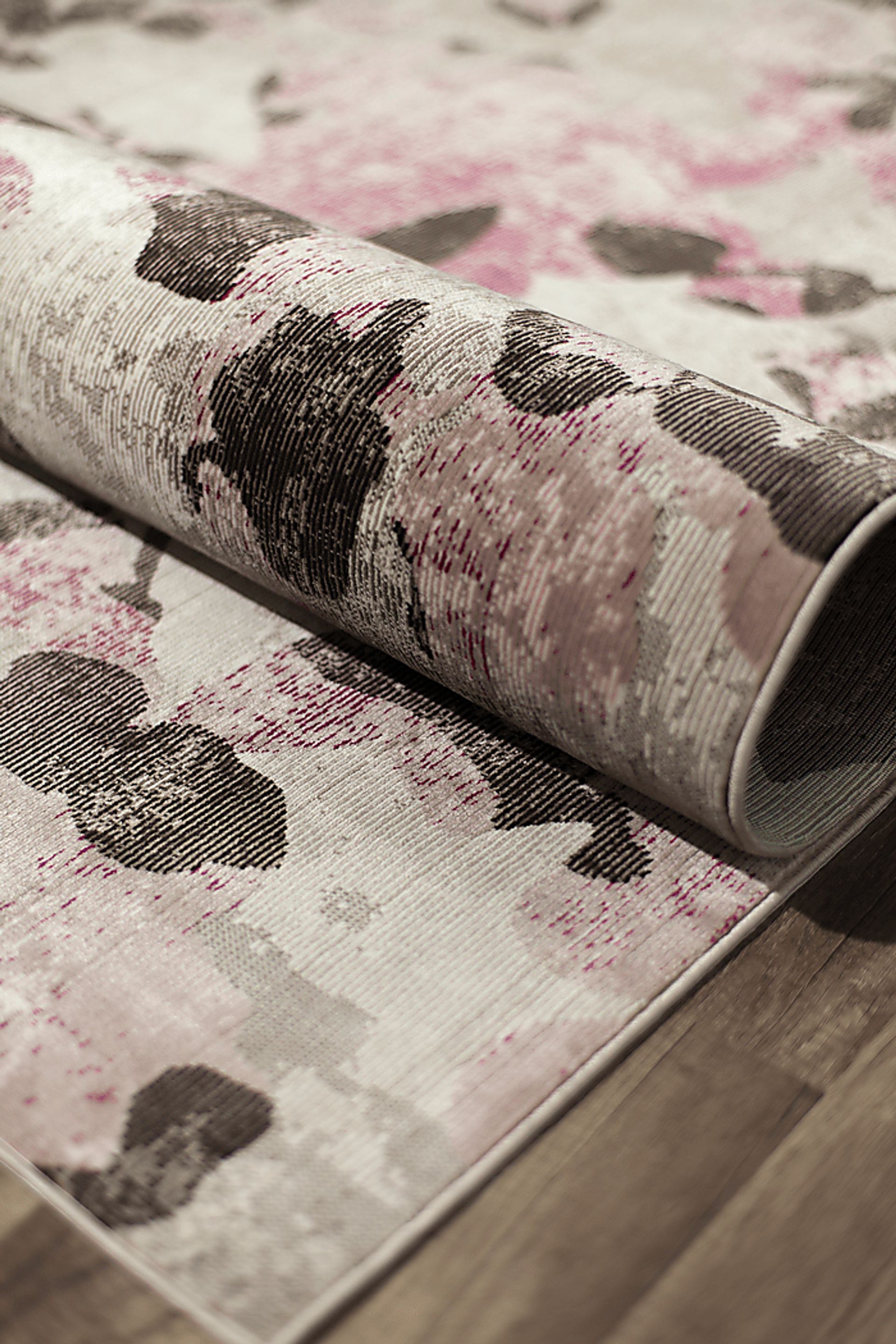 CosmoLiving By Cosmopolitan Mithran Gray 5' x 7' Rug - Image 2