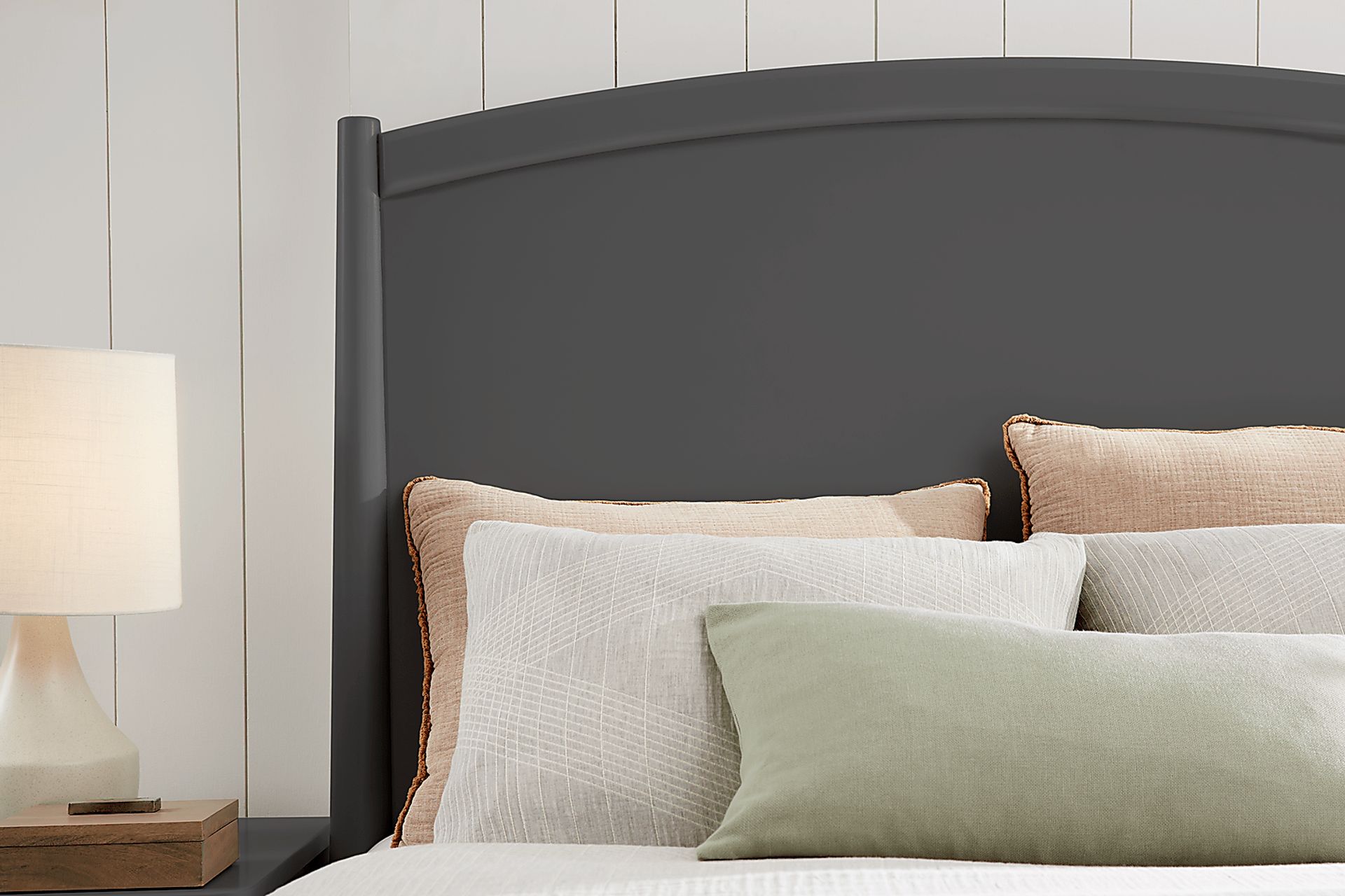 Modern Villa Iron Ore 5 Pc King Panel Bedroom - Image 3