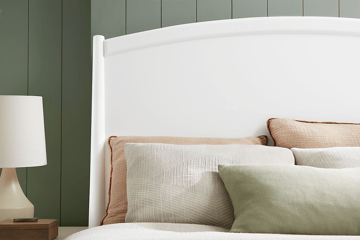 Modern Villa 5 Pc White Colors,White Queen Bedroom Set With 3 Pc Queen