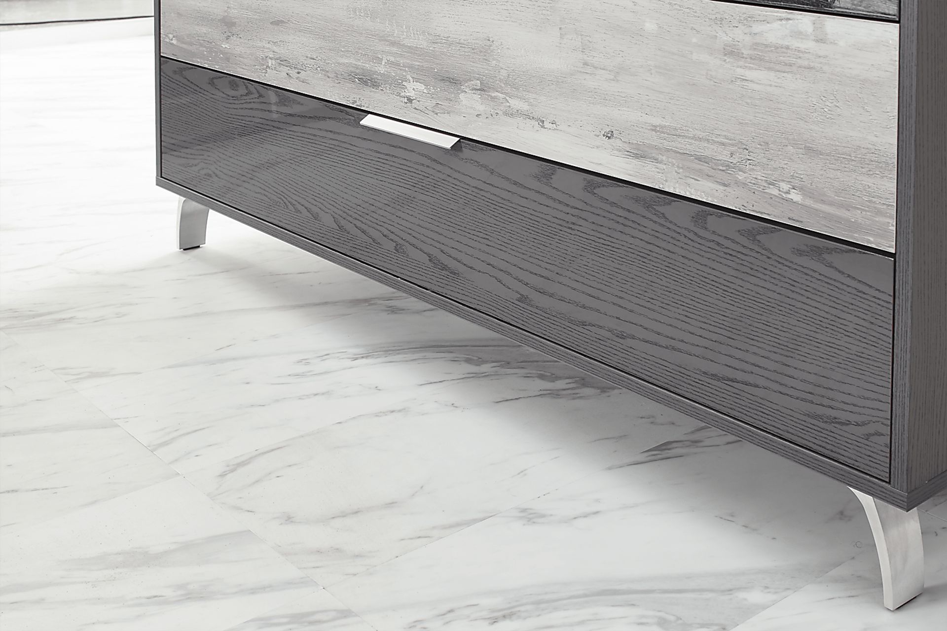 Montella Manor Gray Dresser - Image 2