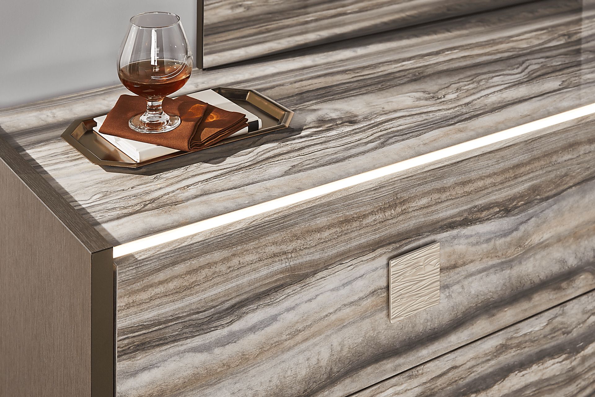 Monterosso Tan 5 Pc King Panel Bedroom - Image 9