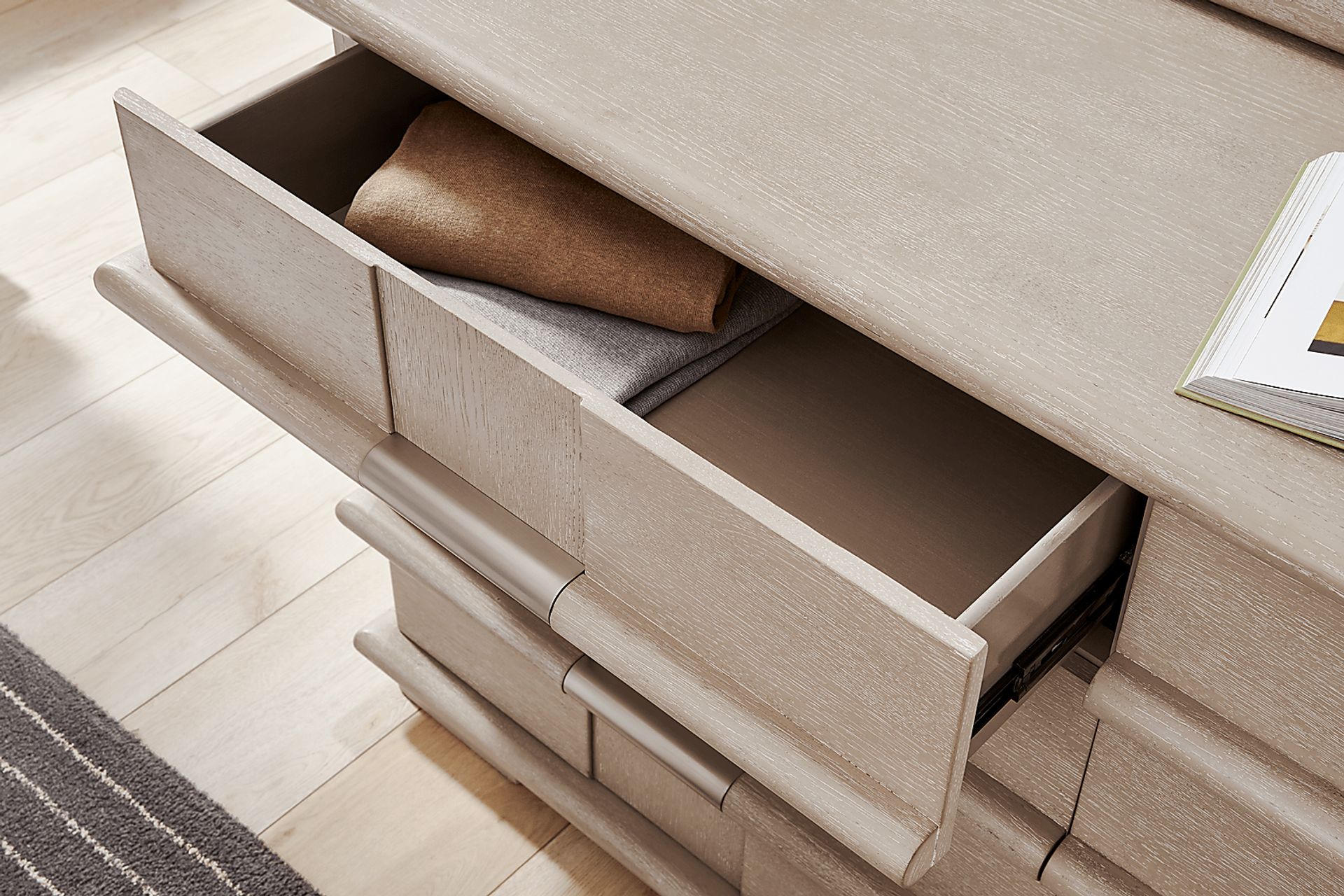 Moreno Stone 5 Pc Queen Upholstered Bedroom - Image 9