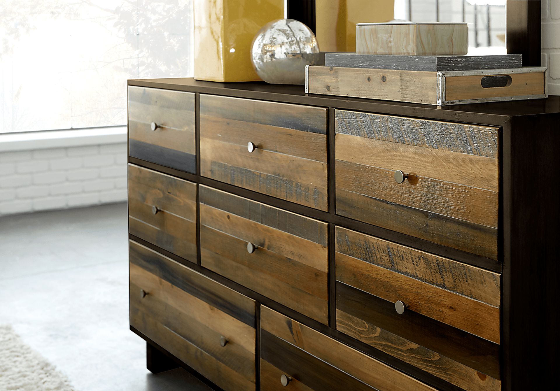 Moss Creek Brown 7 Pc Queen Sleigh Bedroom - Image 4