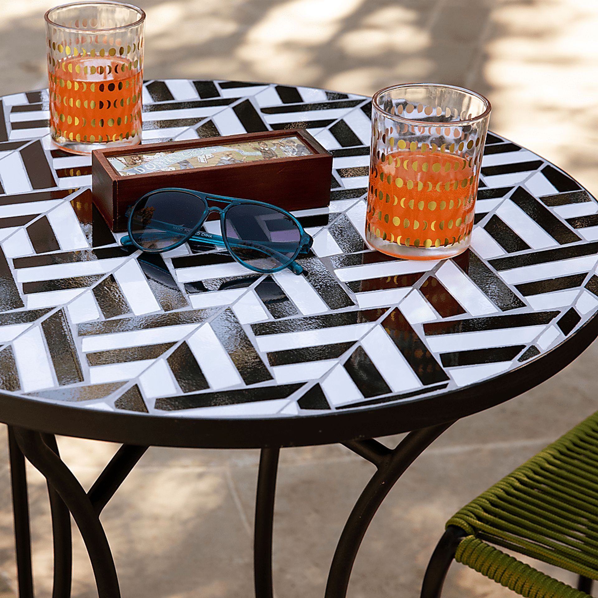Motsie Black Outdoor End Table - Image 3