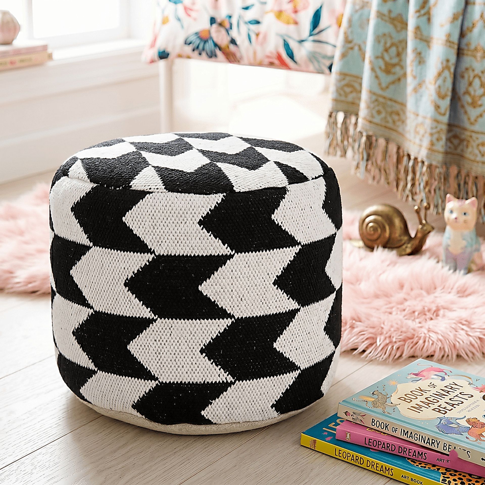 Motyn Black Pouf - Image 8