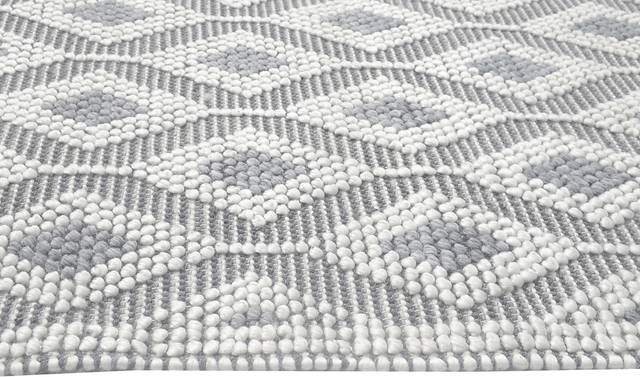 Mulsby Ivory 5' x 7' Rug - Thumbnail - Image 6