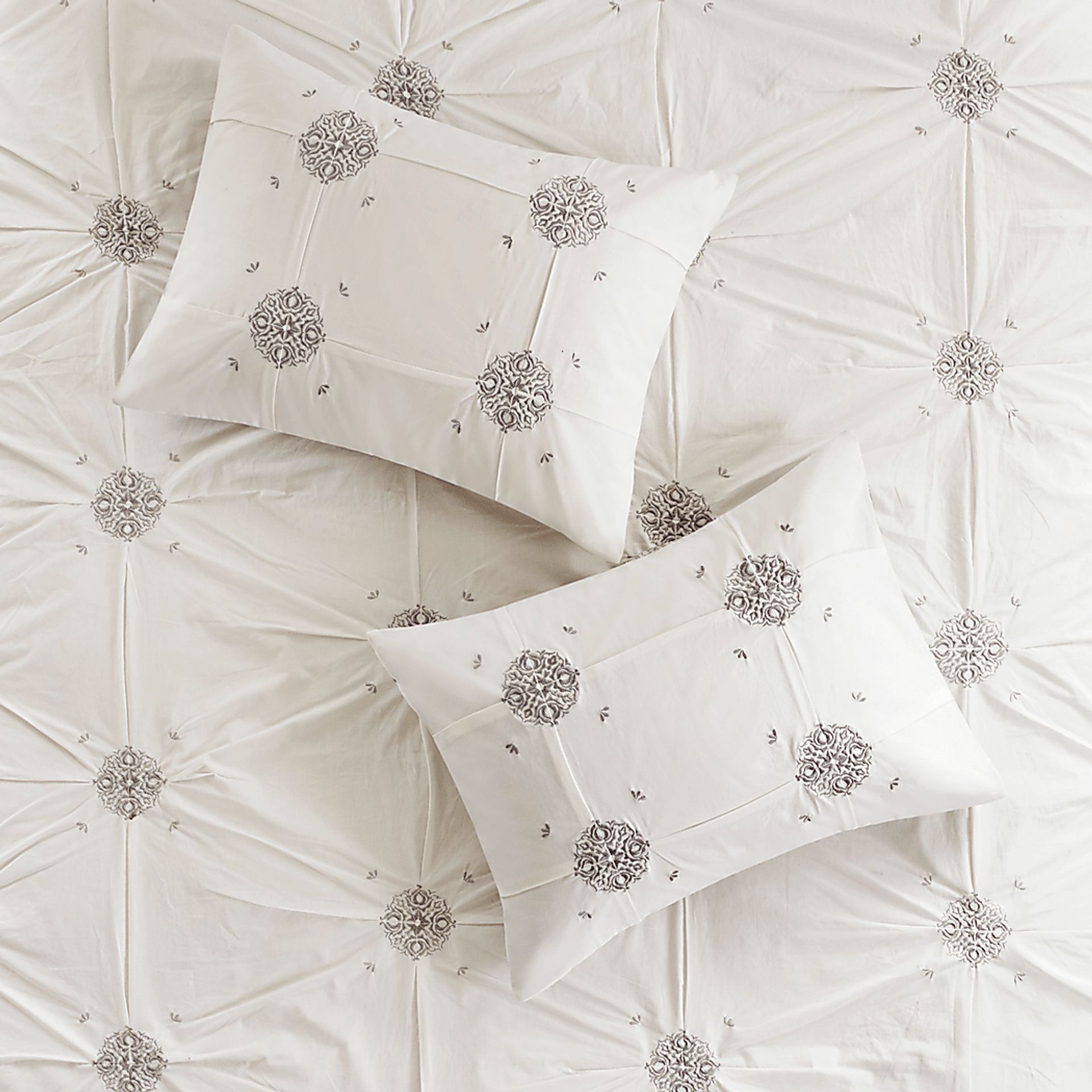Nasworthy Ivory 6 Pc Full/Queen Comforter Set - Image 14