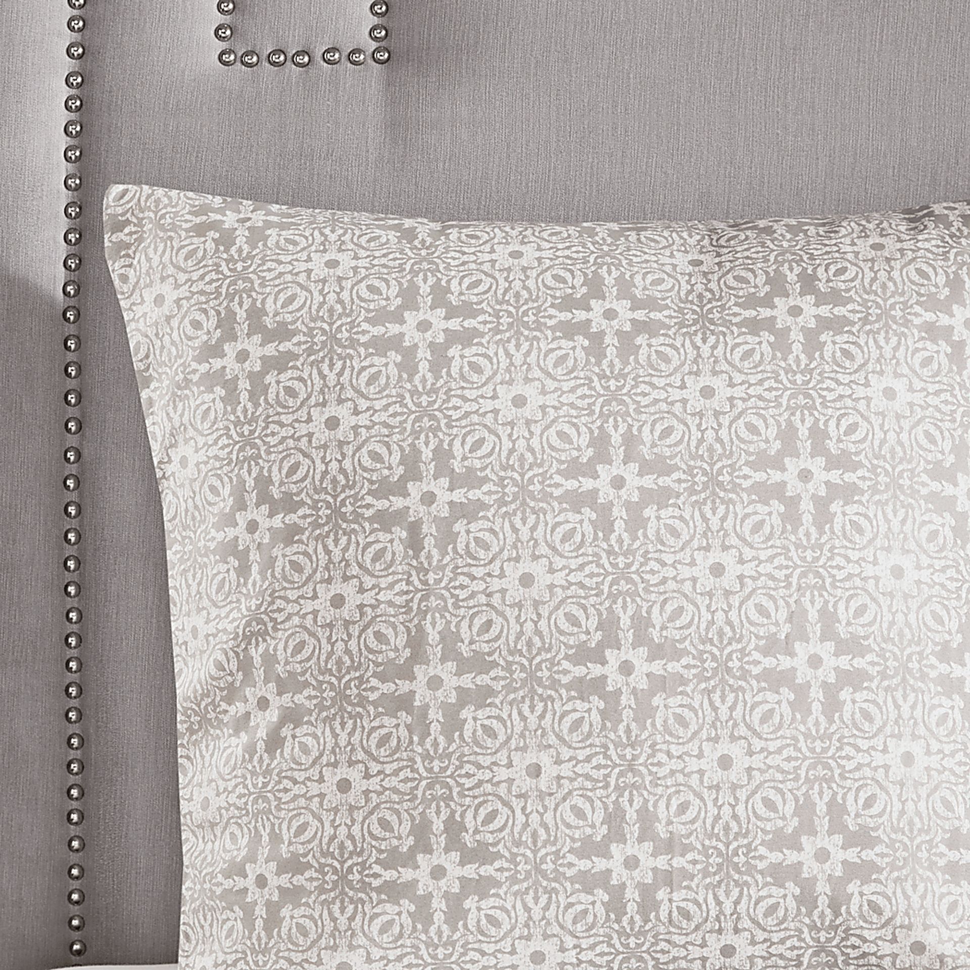 Nasworthy Ivory 6 Pc Full/Queen Comforter Set - Image 17