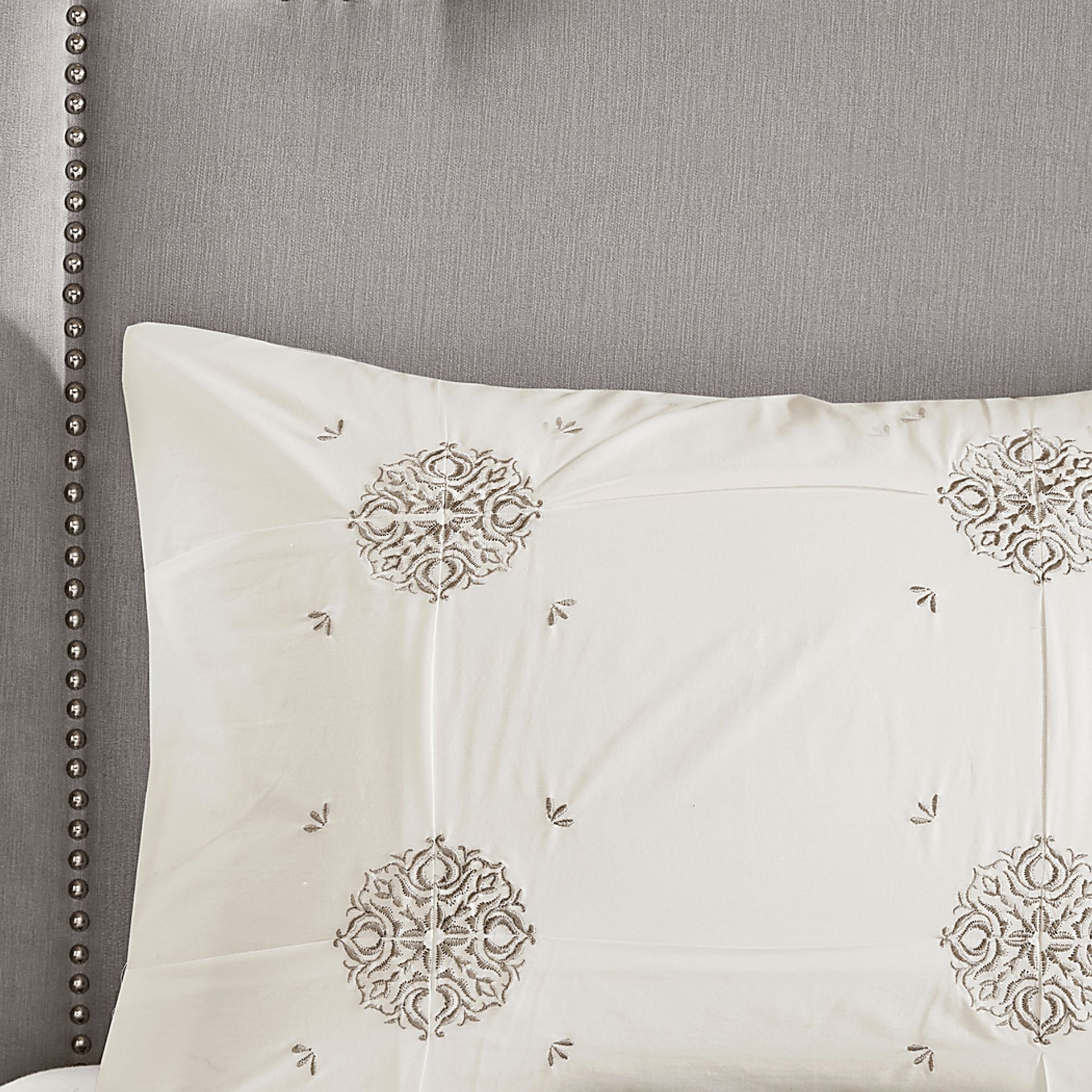 Nasworthy Ivory 6 Pc Full/Queen Comforter Set - Image 18