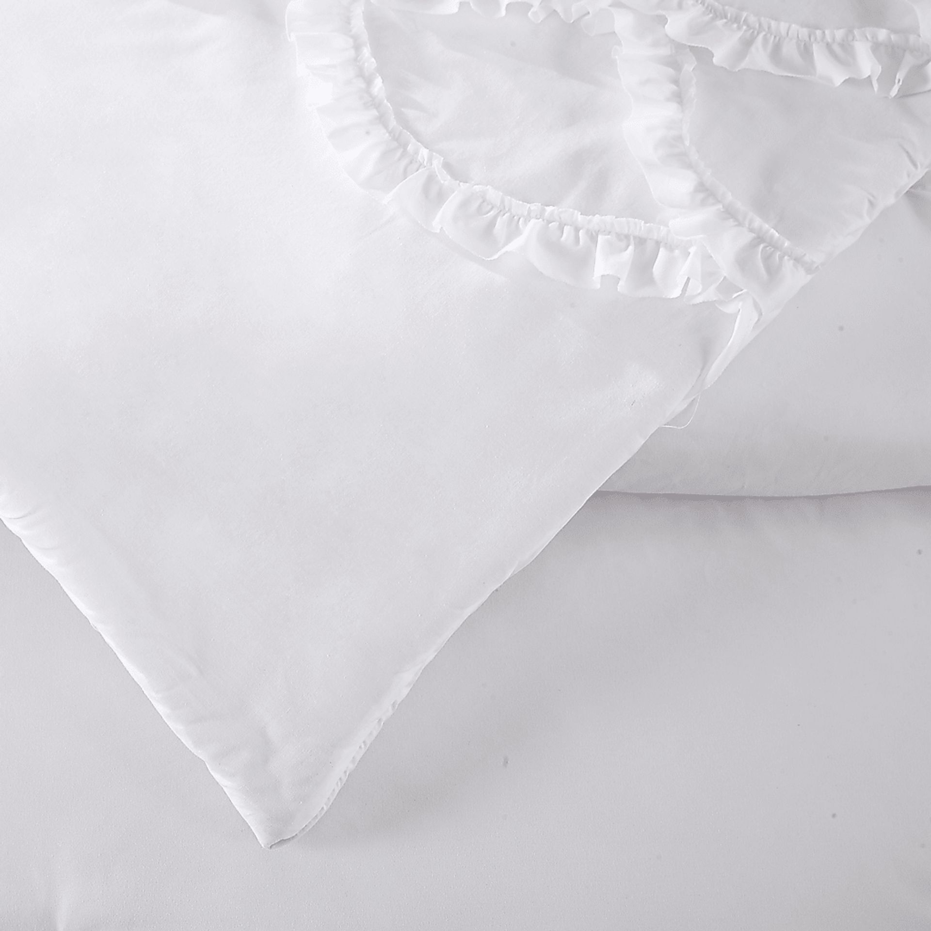 Nathaira White 4 Pc King Comforter Set - Image 5
