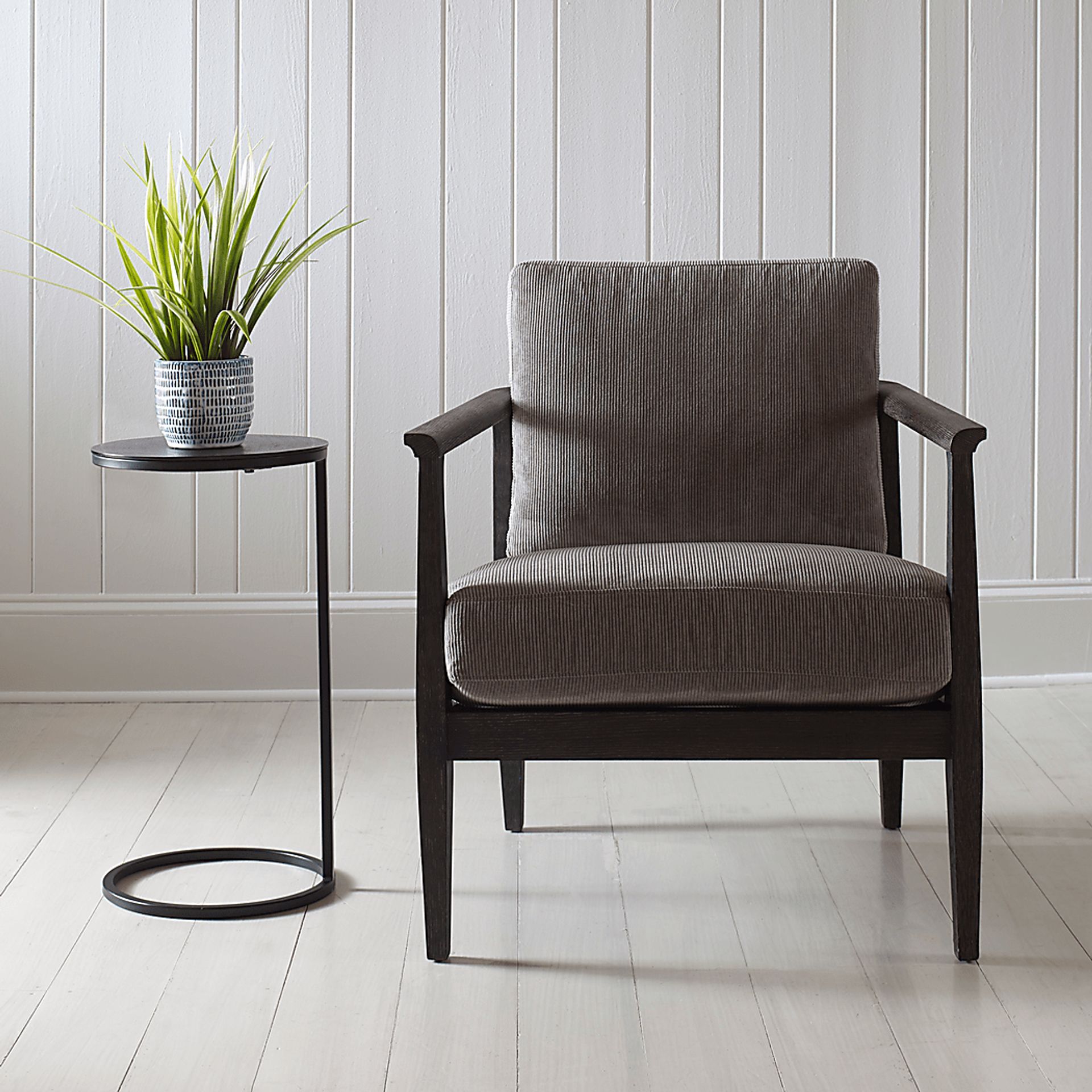 Navika Black Accent Table - Image 4