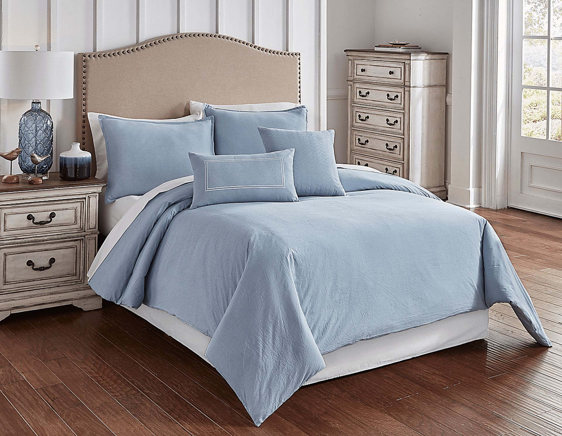 Nevan Blue 5 Pc King Comforter Set - Image 1