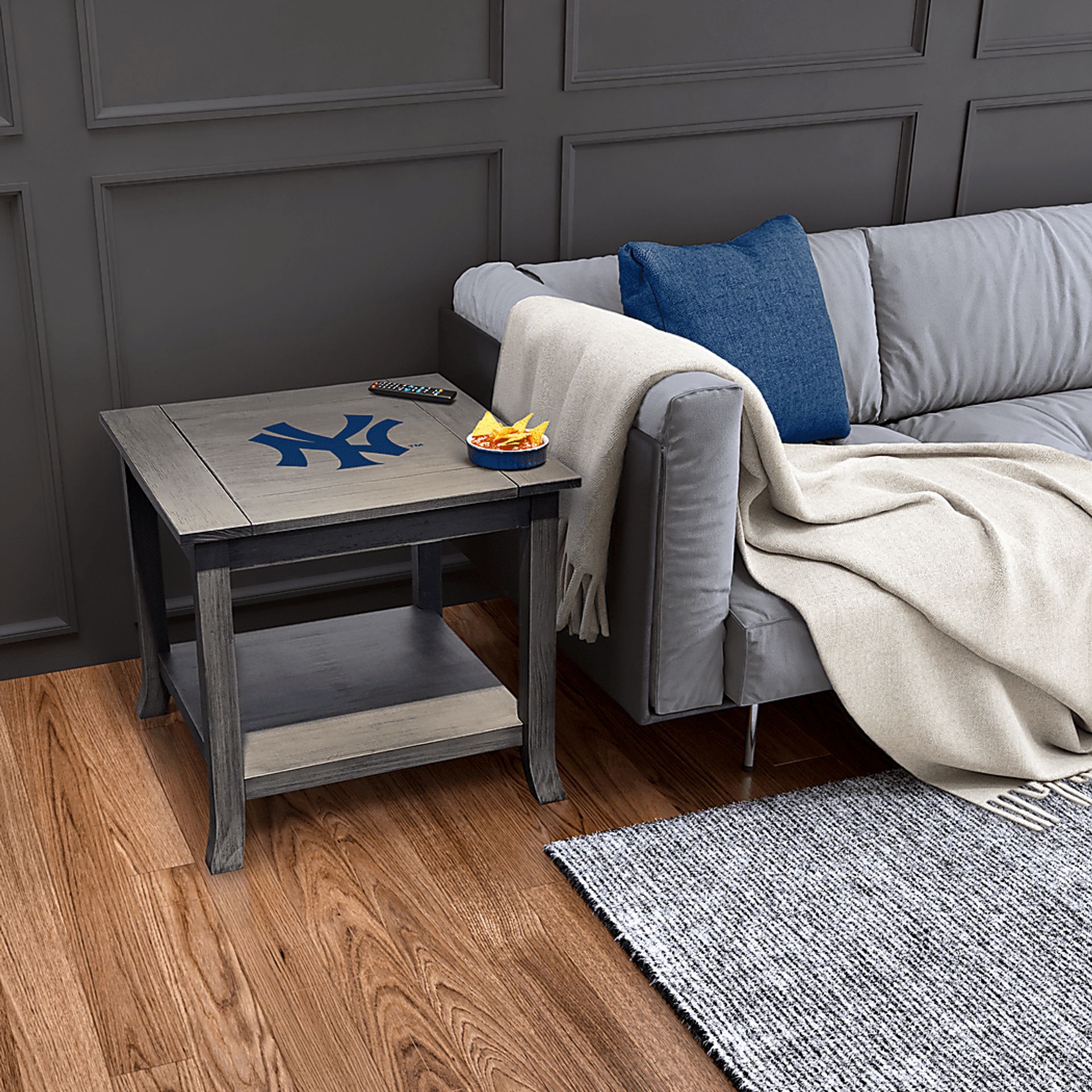 New York Yankees Game Day Table - Image 2