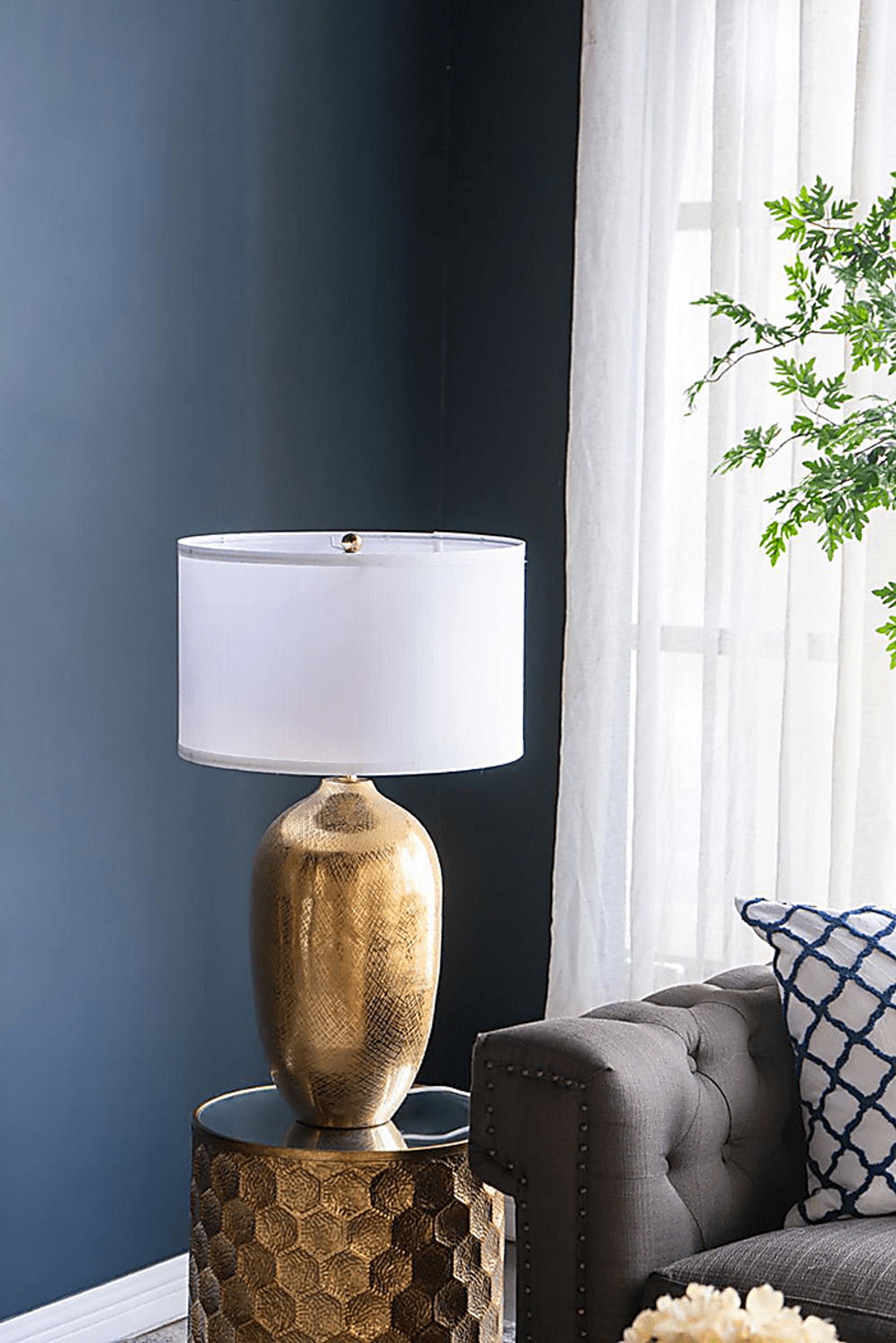 Newham Club Gold Lamp - Image 8
