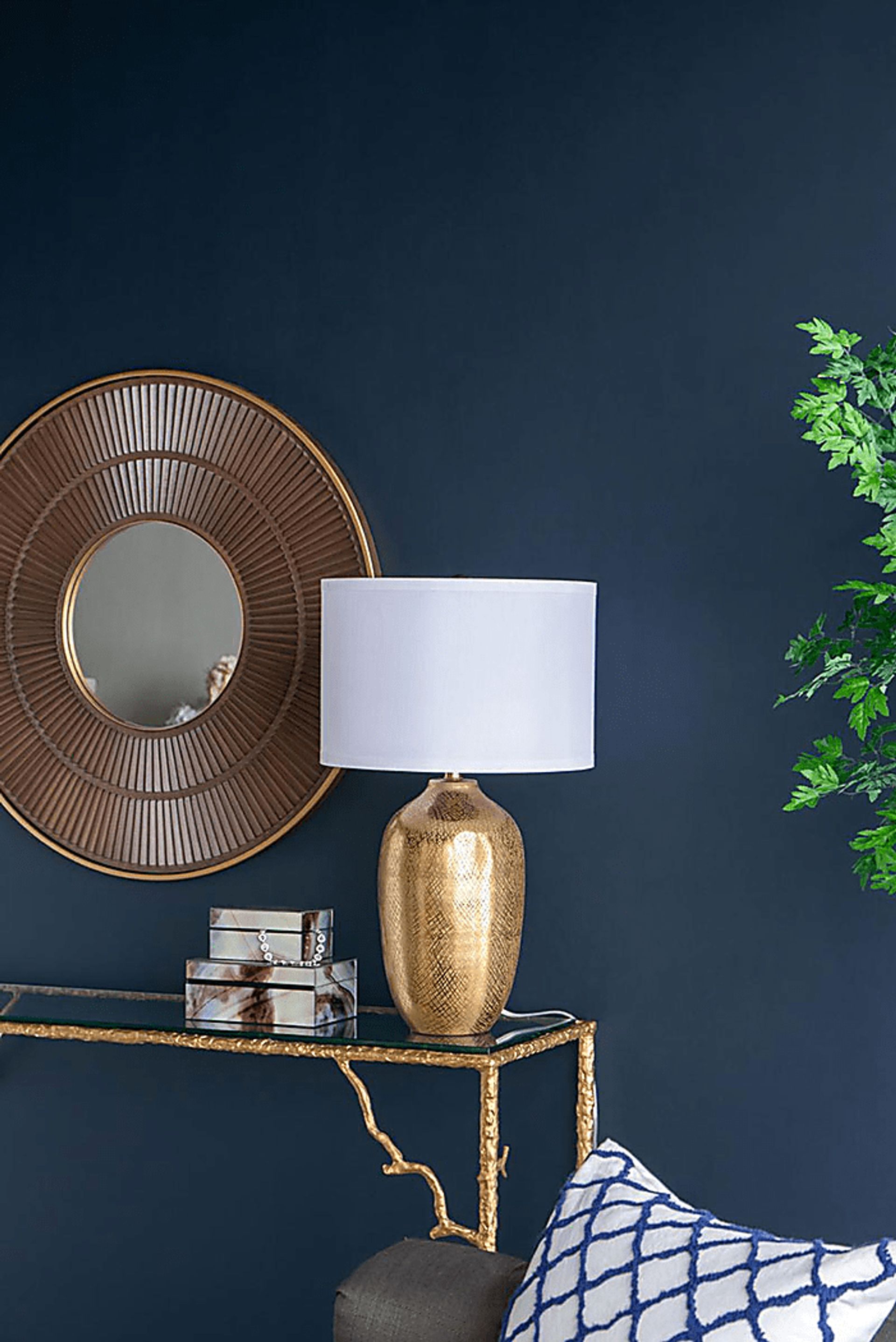 Newham Club Gold Lamp - Image 9
