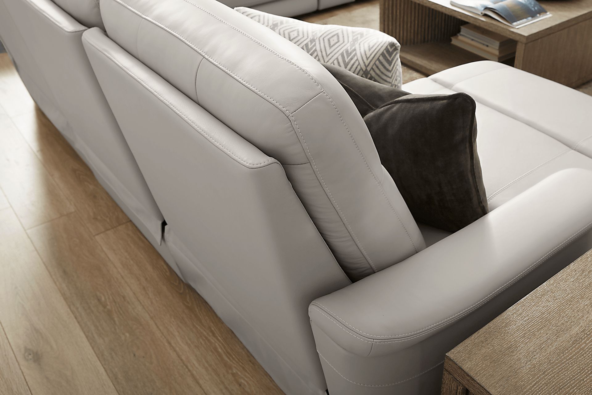 Newport Gray Leather 7 Pc Dual Power Reclining Sectional - Image 15