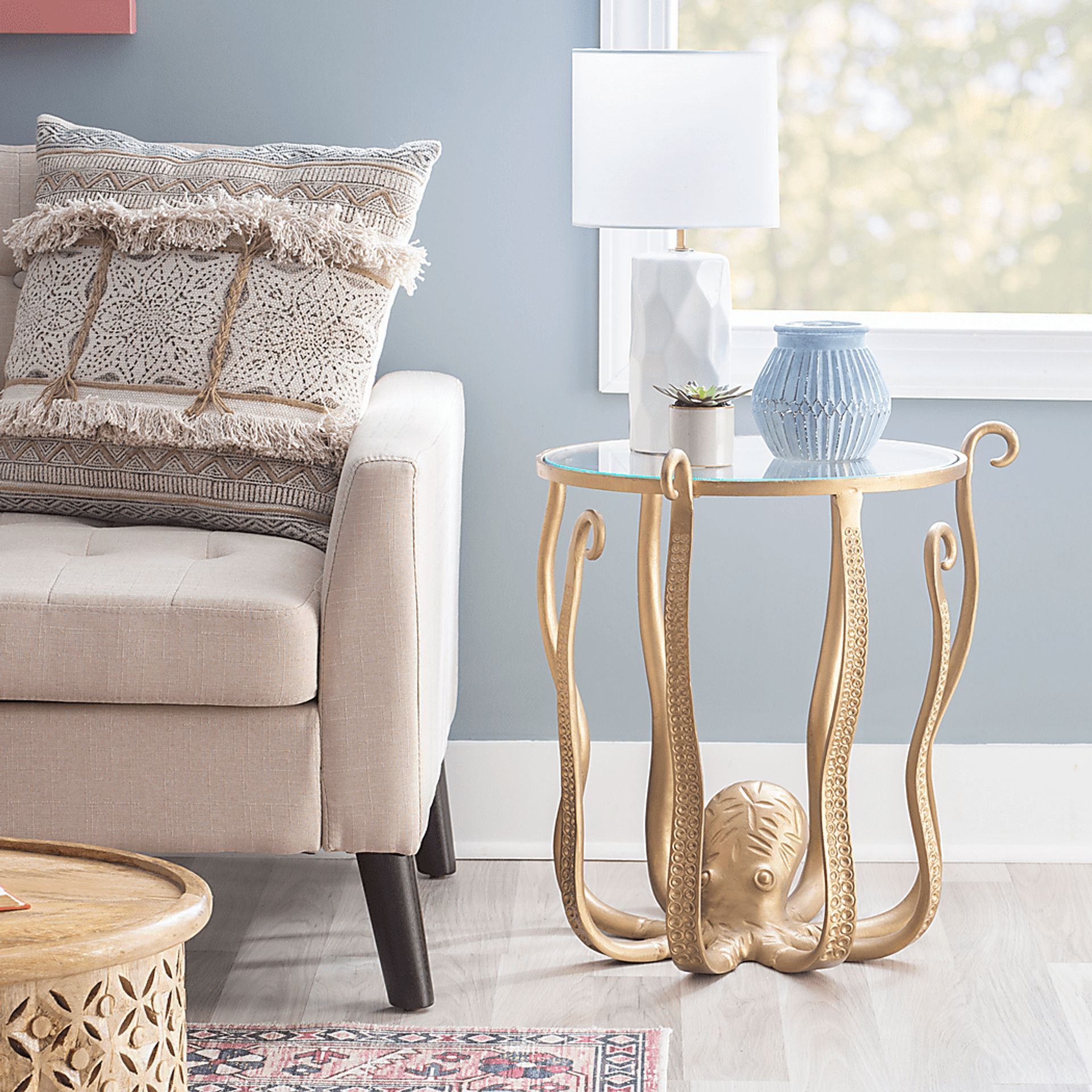 Niasea Gold Accent Table - Image 2