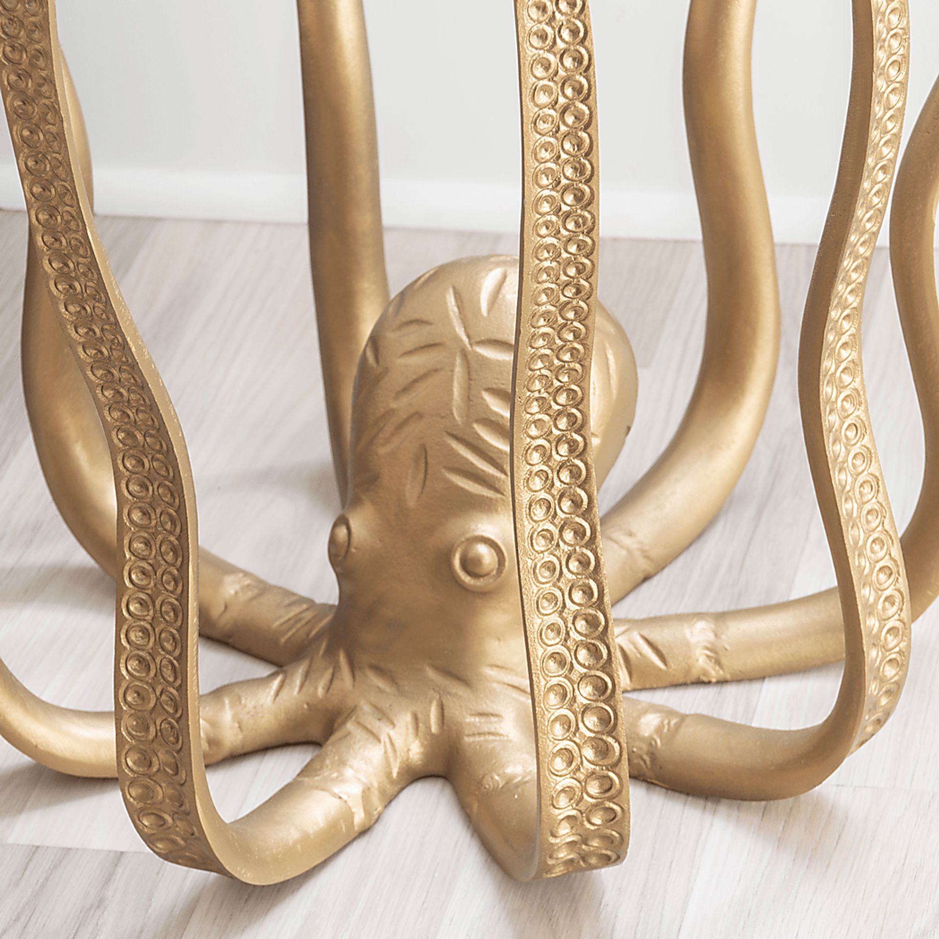 Niasea Gold Accent Table - Image 8