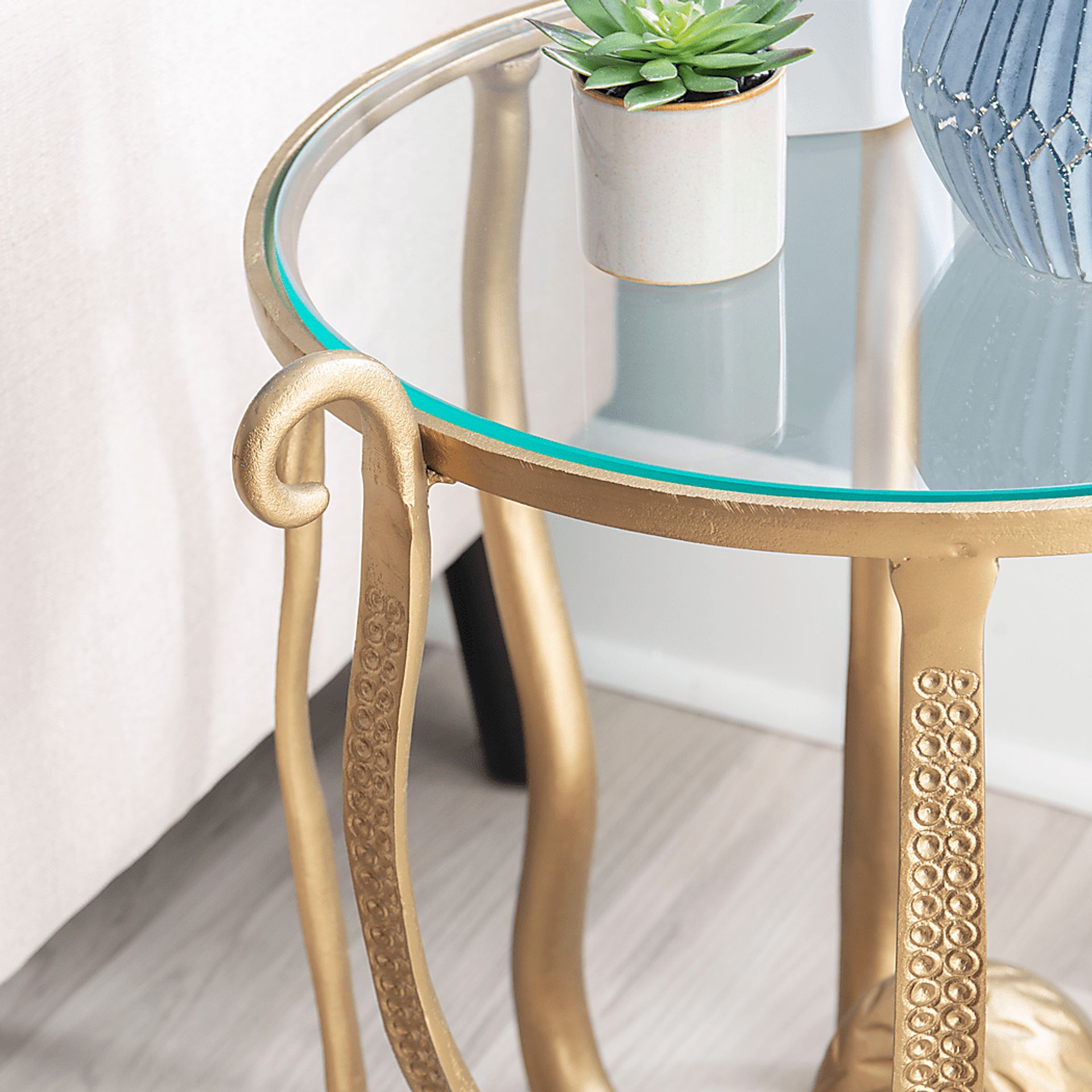 Niasea Gold Accent Table - Image 9