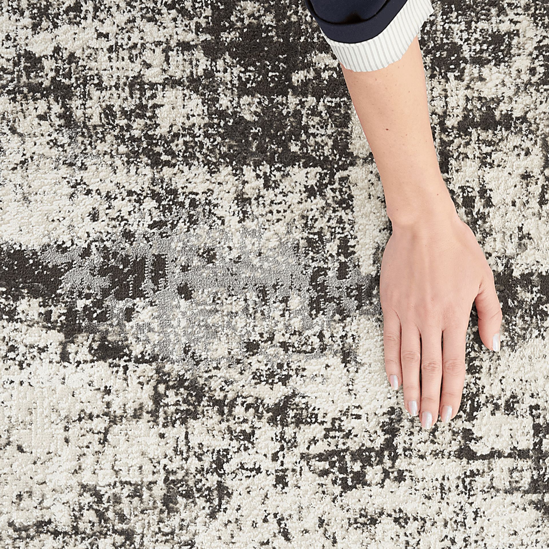 Niaset Gray 5'3 x 7'3 Rug - Image 5